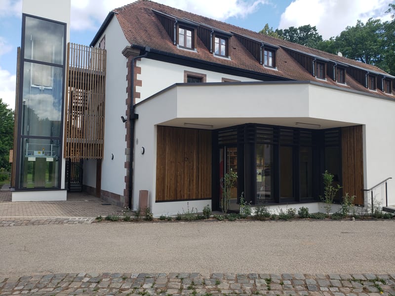 Murs à ossature bois et charpente bois - Bardage à claire voie - Auvent en bois