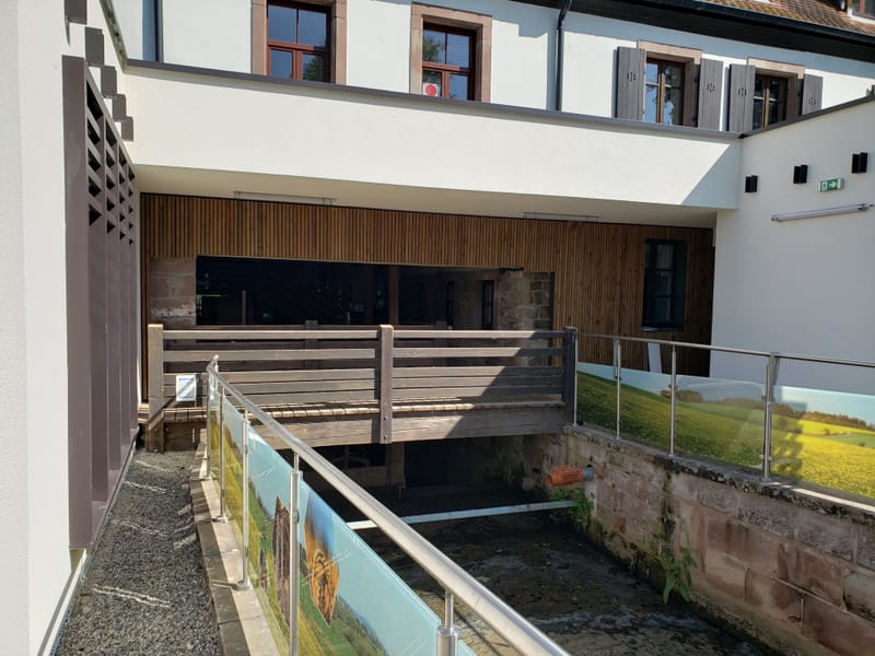 Murs à ossature bois et charpente bois - Bardage à claire voie - Auvent en bois