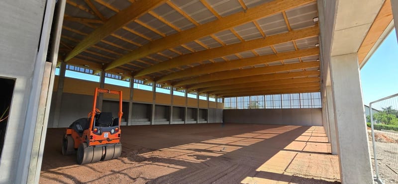 Charpente en bois - Couverture en bac acier isolé - Bardage métallique