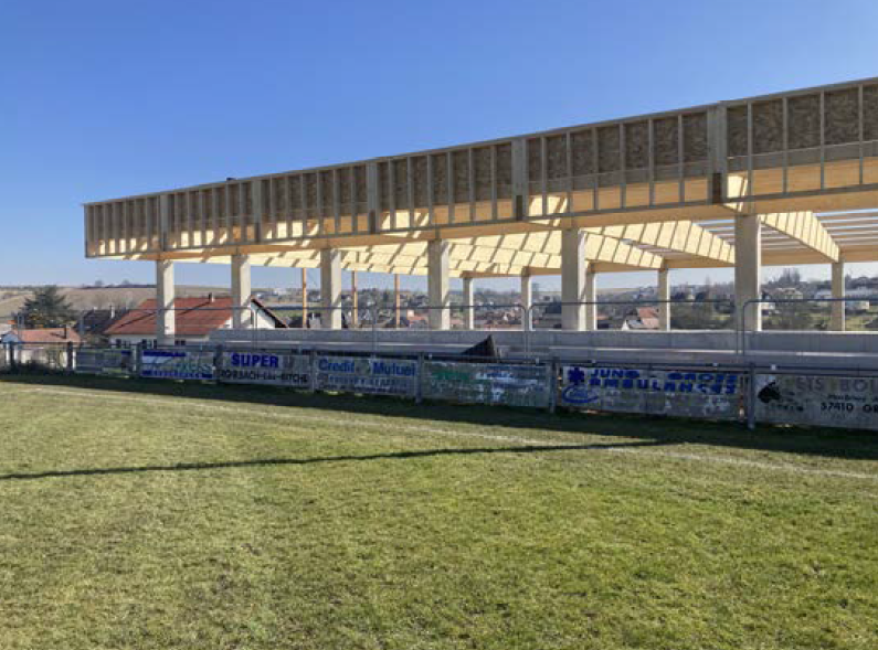 Charpente en bois - Couverture en bac acier isolé - Bardage métallique