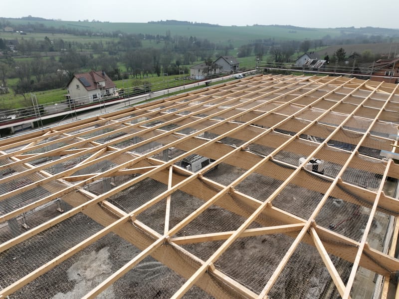 Charpente en bois - Couverture en bac acier isolé - Bardage métallique