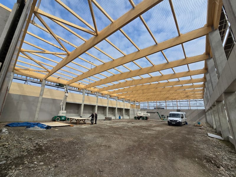 Charpente en bois - Couverture en bac acier isolé - Bardage métallique