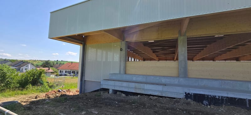 Charpente en bois - Couverture en bac acier isolé - Bardage métallique