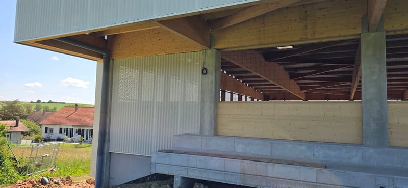Charpente en bois - Couverture en bac acier isolé - Bardage métallique