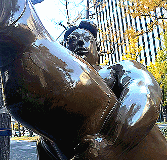 フェルナンド・ボテローボリュームと誇張の彫刻