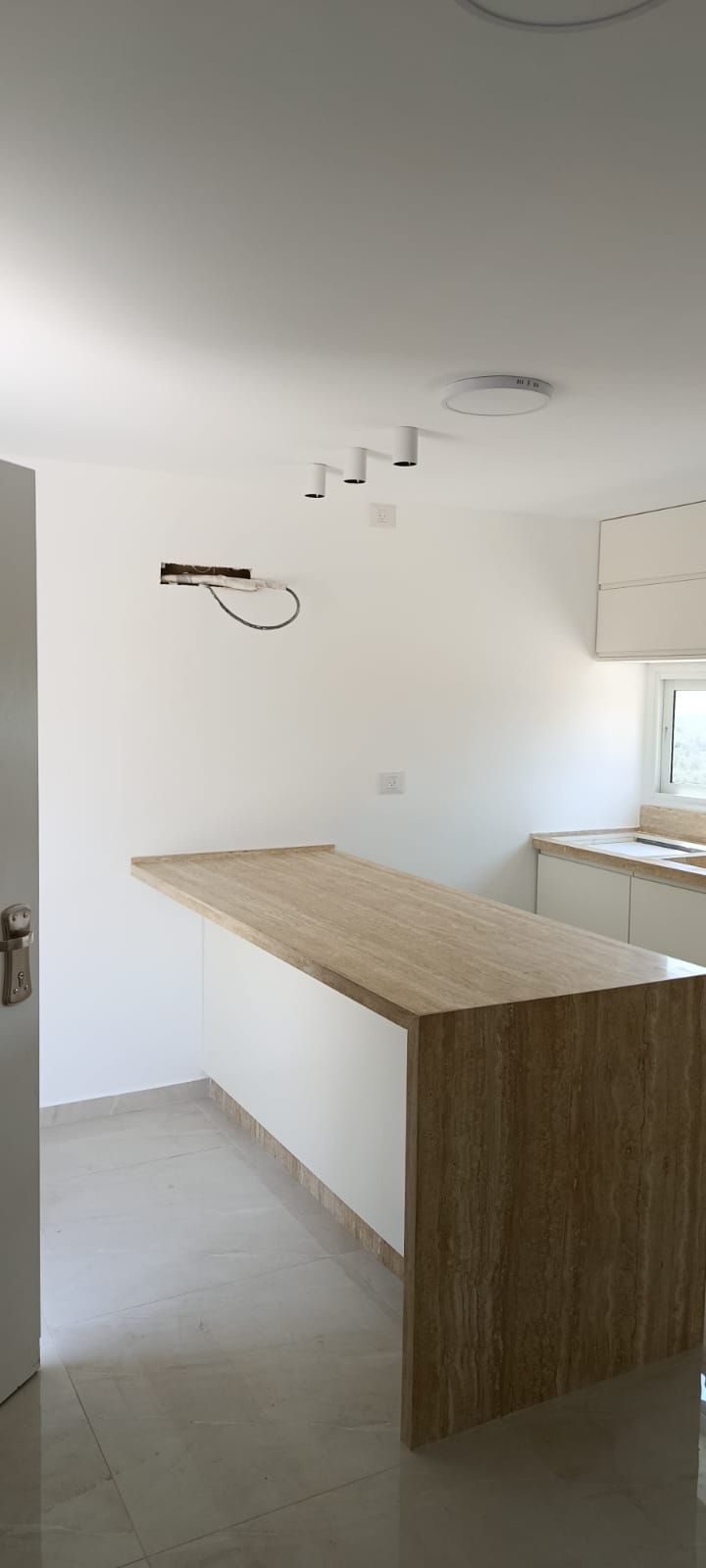 מבנים ניידים למשרדים, שירותים ומבני שטח