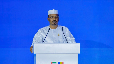 乍得国家元首马哈马特·伊德里斯·代比在阿布扎比启动《2030乍得互联国家发展计划》