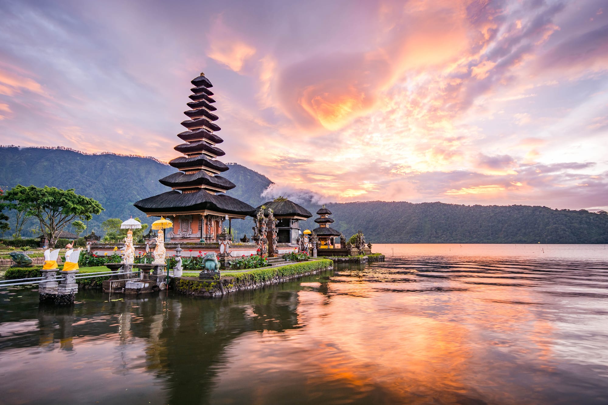 BALI: DISCOVER THE ISLAND OF GODS