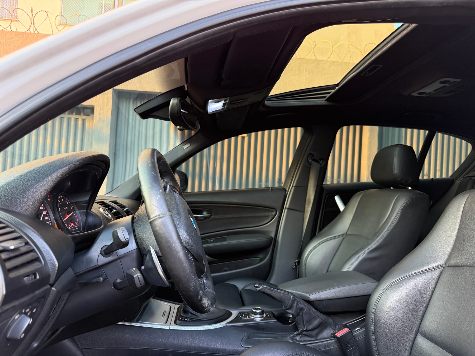 BMW 130i 3.0 2010/2011 – Branco – 140.000 km – Raridade!