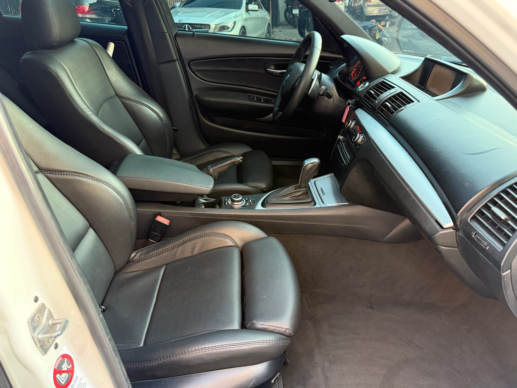 BMW 130i 3.0 2010/2011 – Branco – 140.000 km – Raridade!