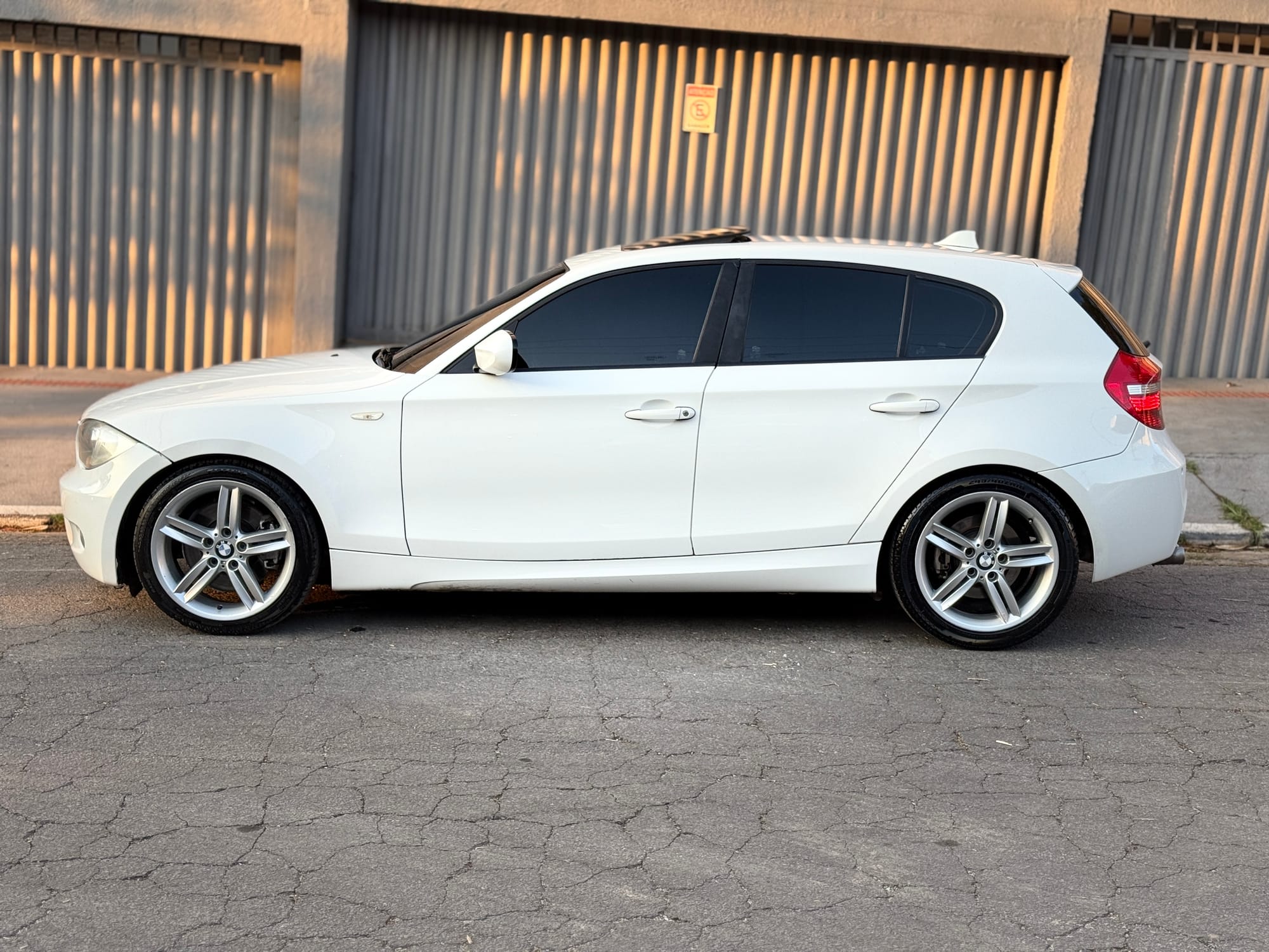 BMW 130i 3.0 2010/2011 – Branco – 140.000 km – Raridade!