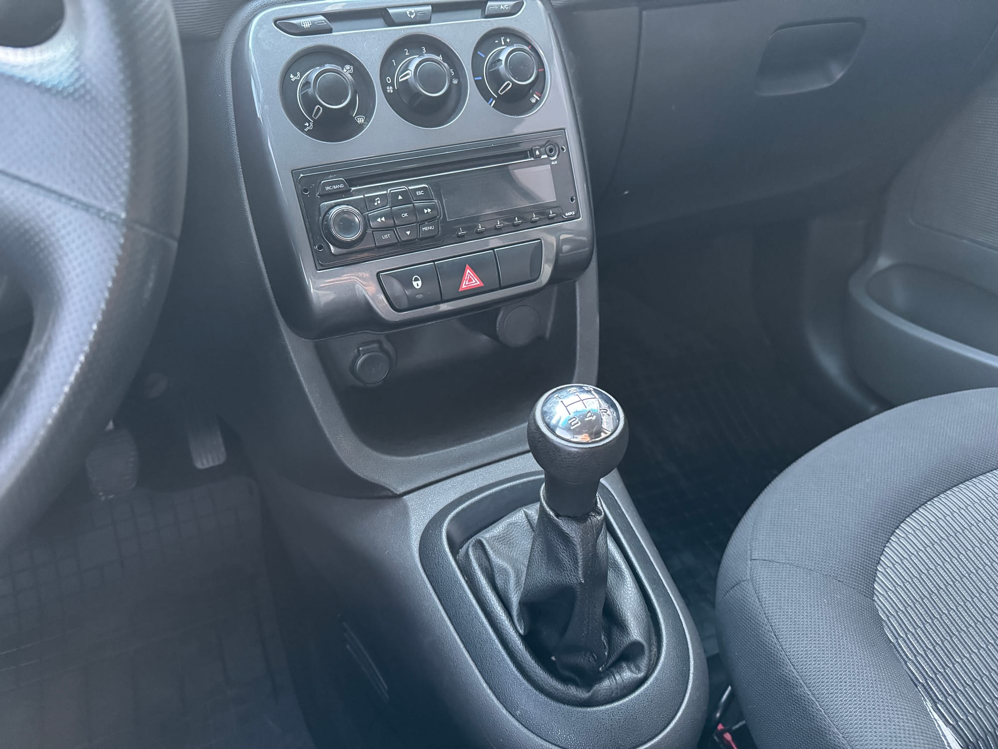 Citroën C3 Attraction 1.5 8V Flex - 2015/2016 - Manual - Preto - Estado de Zero