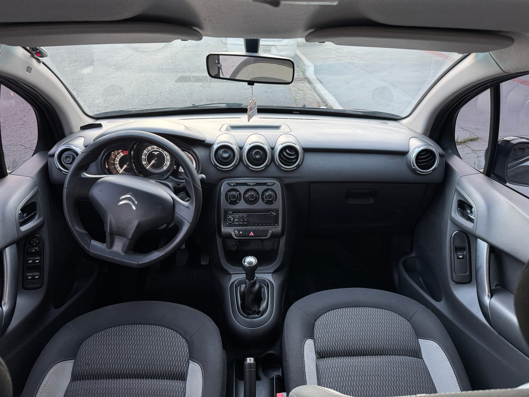 Citroën C3 Attraction 1.5 8V Flex - 2015/2016 - Manual - Preto - Estado de Zero
