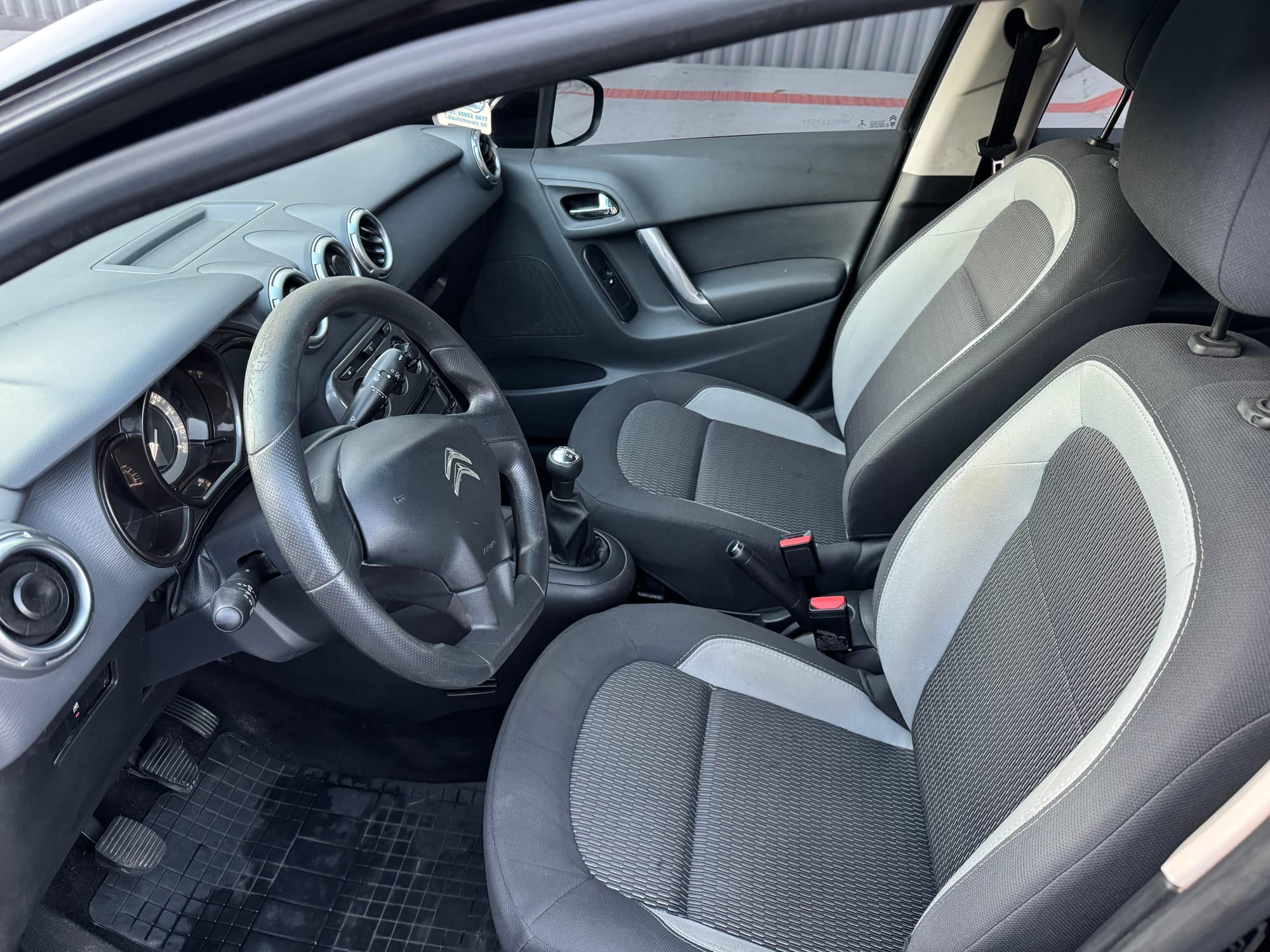 Citroën C3 Attraction 1.5 8V Flex - 2015/2016 - Manual - Preto - Estado de Zero