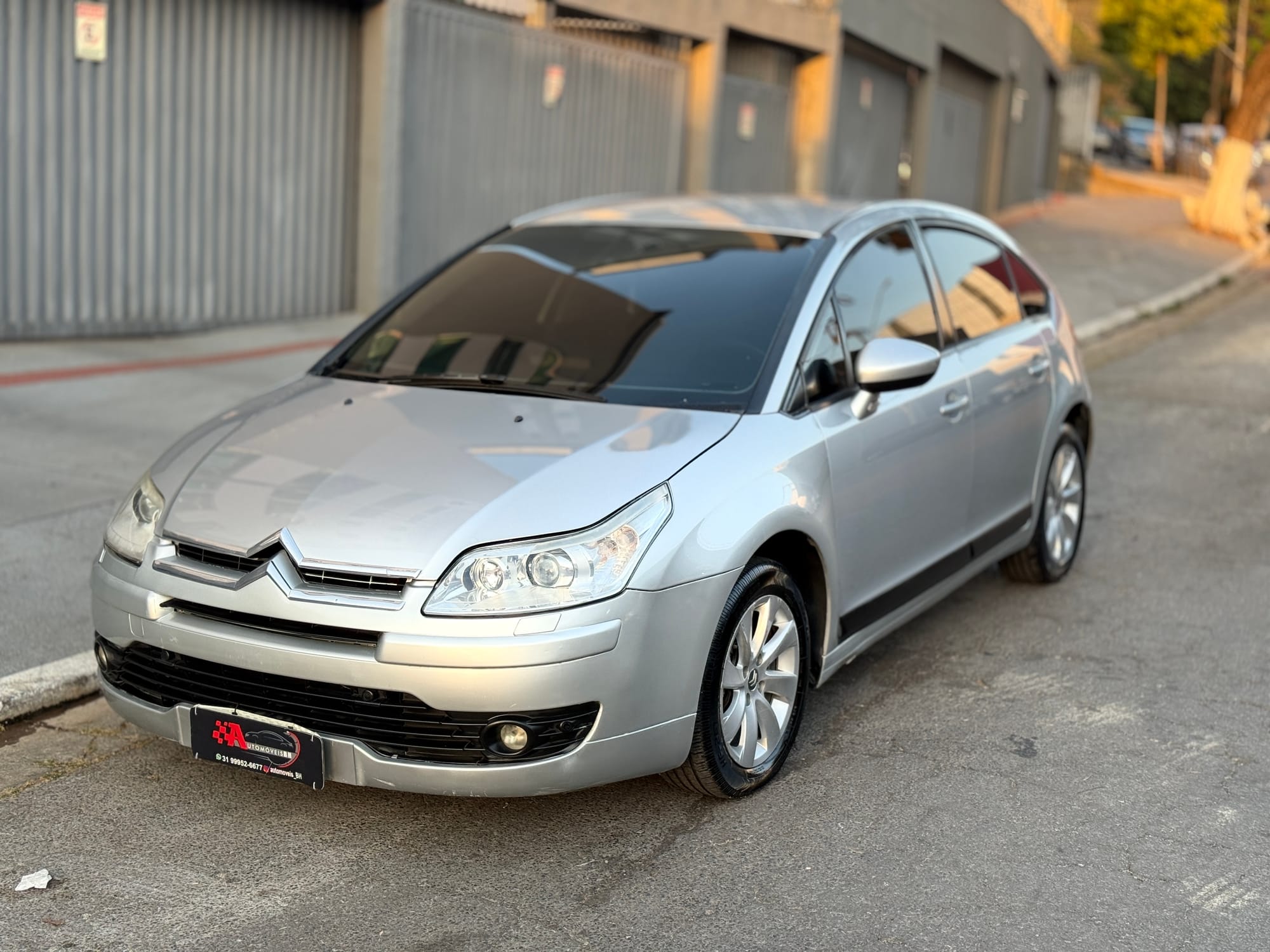 Citroën C4 Exclusive 2.0 Manual – 2010/2011 Prata | 140.000 km | Impecável