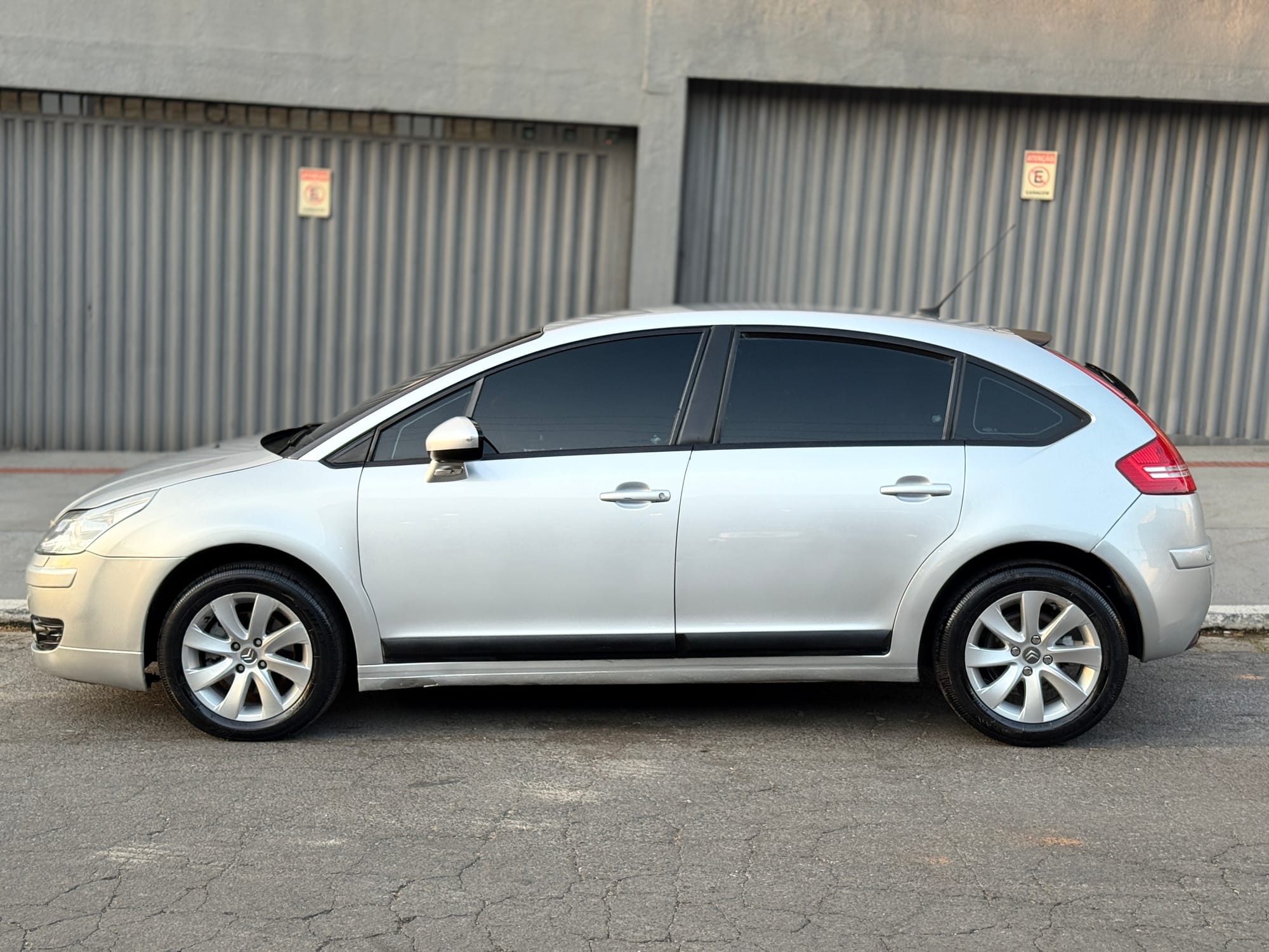 Citroën C4 Exclusive 2.0 Manual – 2010/2011 Prata | 140.000 km | Impecável
