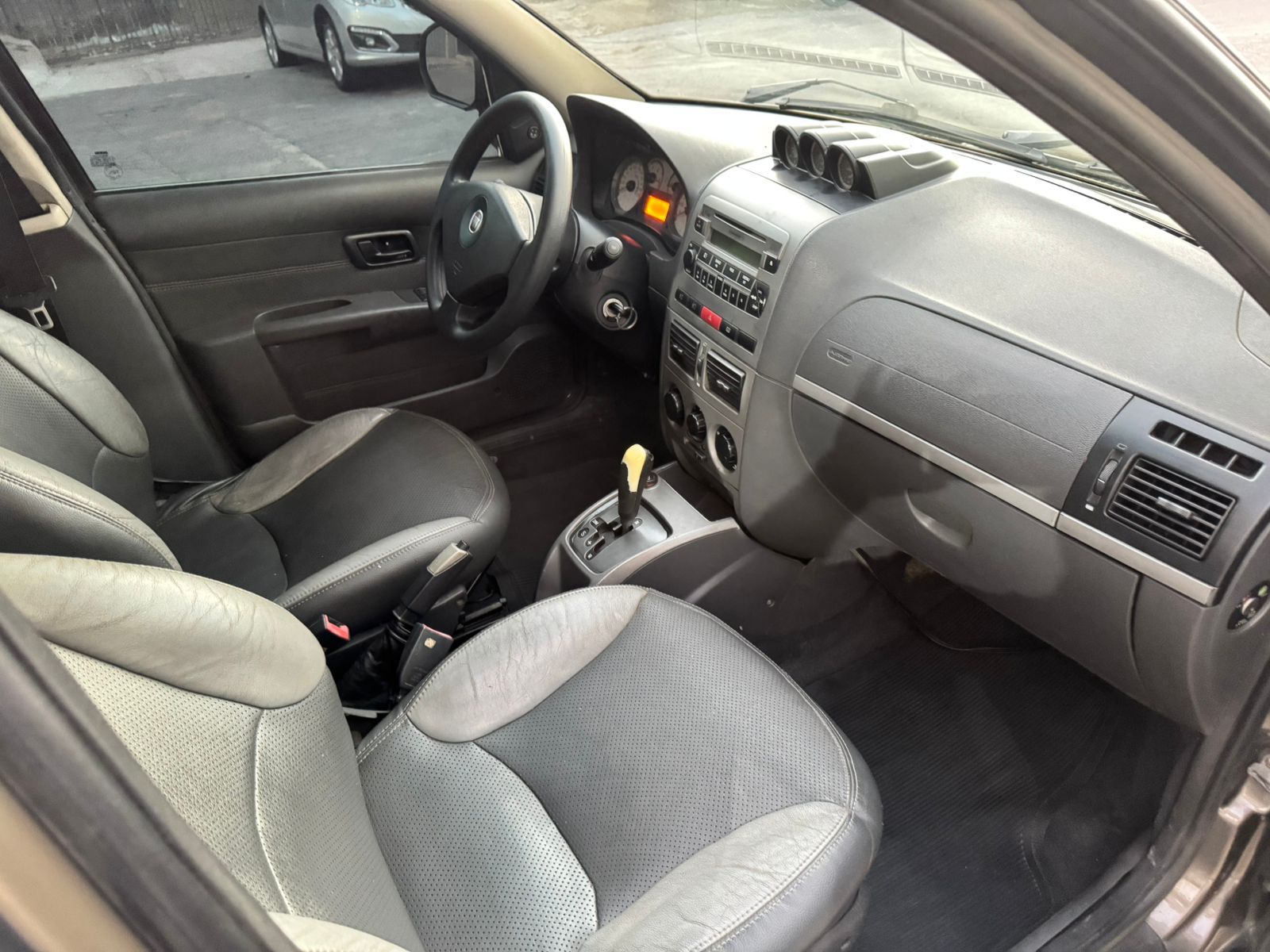 FIAT PALIO ADVENTURE LOCKER WEEKEND 1.8 DUALOGIC 11/12 – CINZA FLEX