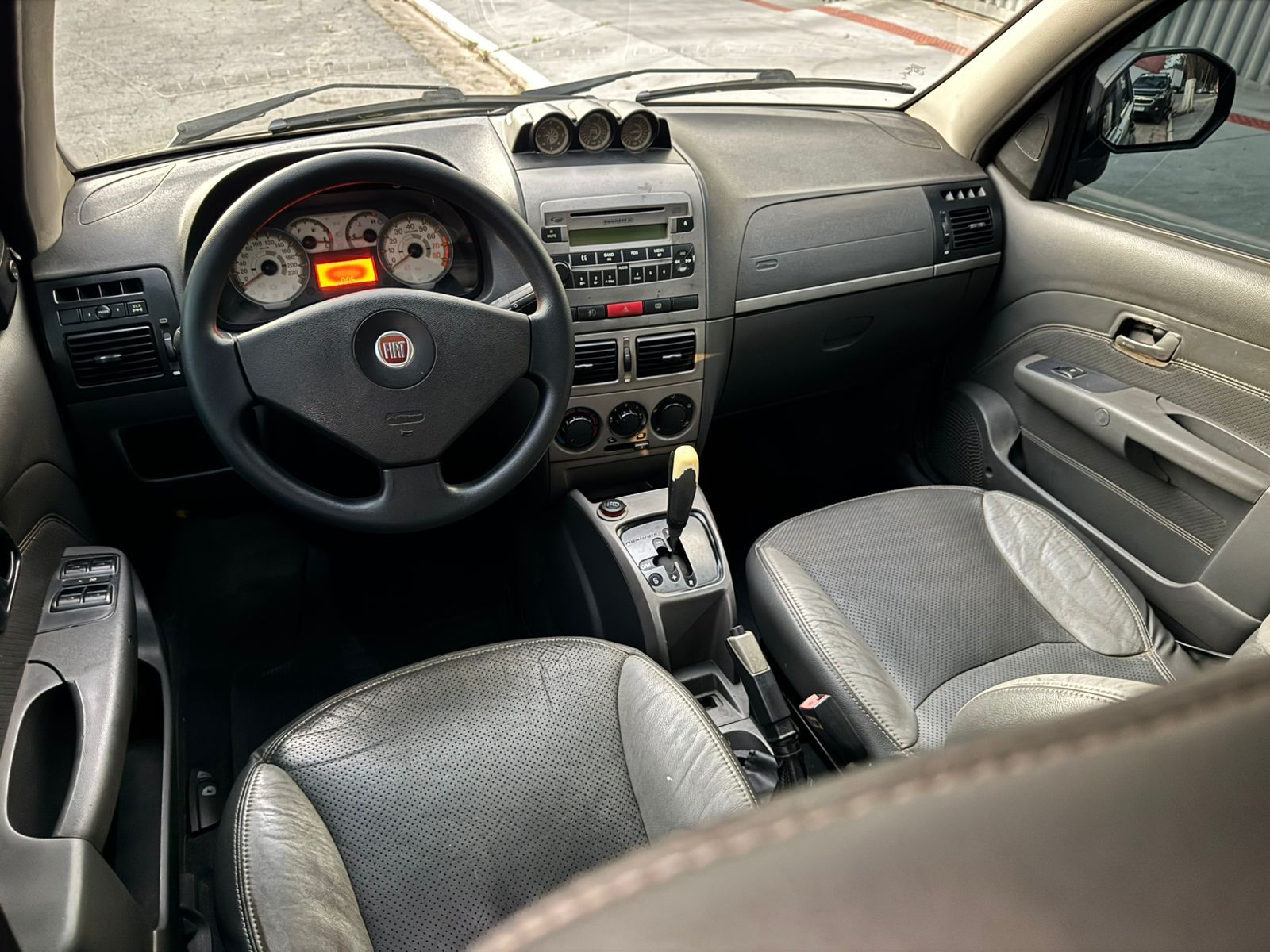 FIAT PALIO ADVENTURE LOCKER WEEKEND 1.8 DUALOGIC 11/12 – CINZA FLEX