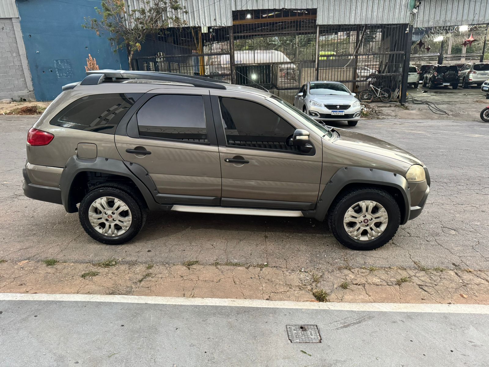 FIAT PALIO ADVENTURE LOCKER WEEKEND 1.8 DUALOGIC 11/12 – CINZA FLEX