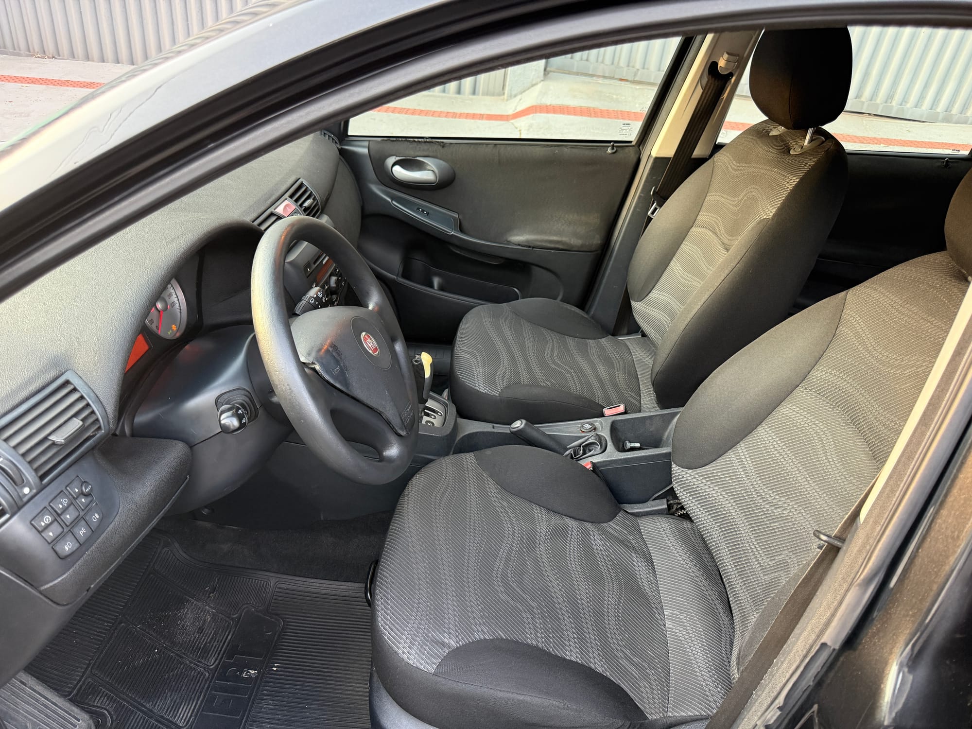 Fiat Stilo 1.8 Attractive Dualogic - 10/11 – Veículo de Procedência, Ótimo custo-beneficio!