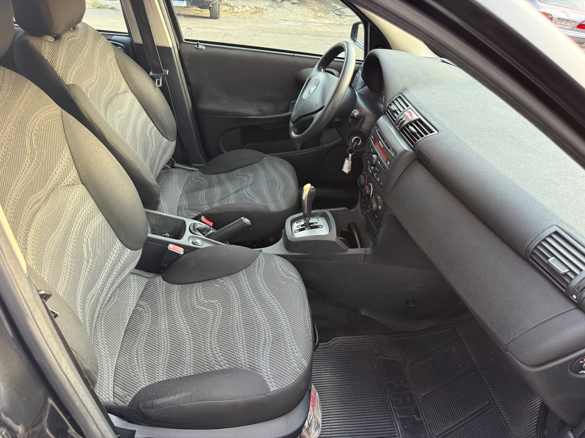 Fiat Stilo 1.8 Attractive Dualogic - 10/11 – Veículo de Procedência, Ótimo custo-beneficio!