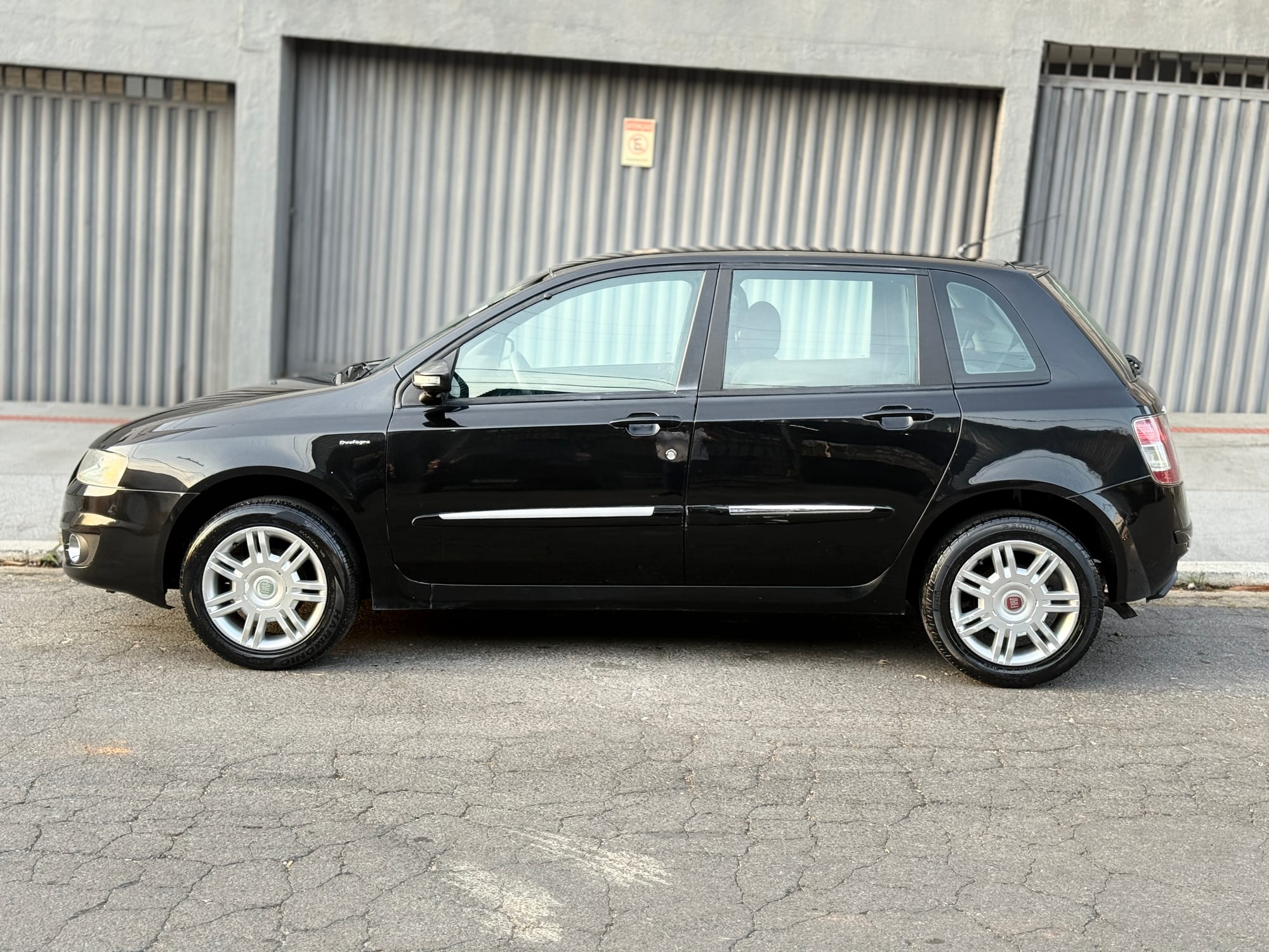 Fiat Stilo 1.8 Attractive Dualogic - 10/11 – Veículo de Procedência, Ótimo custo-beneficio!