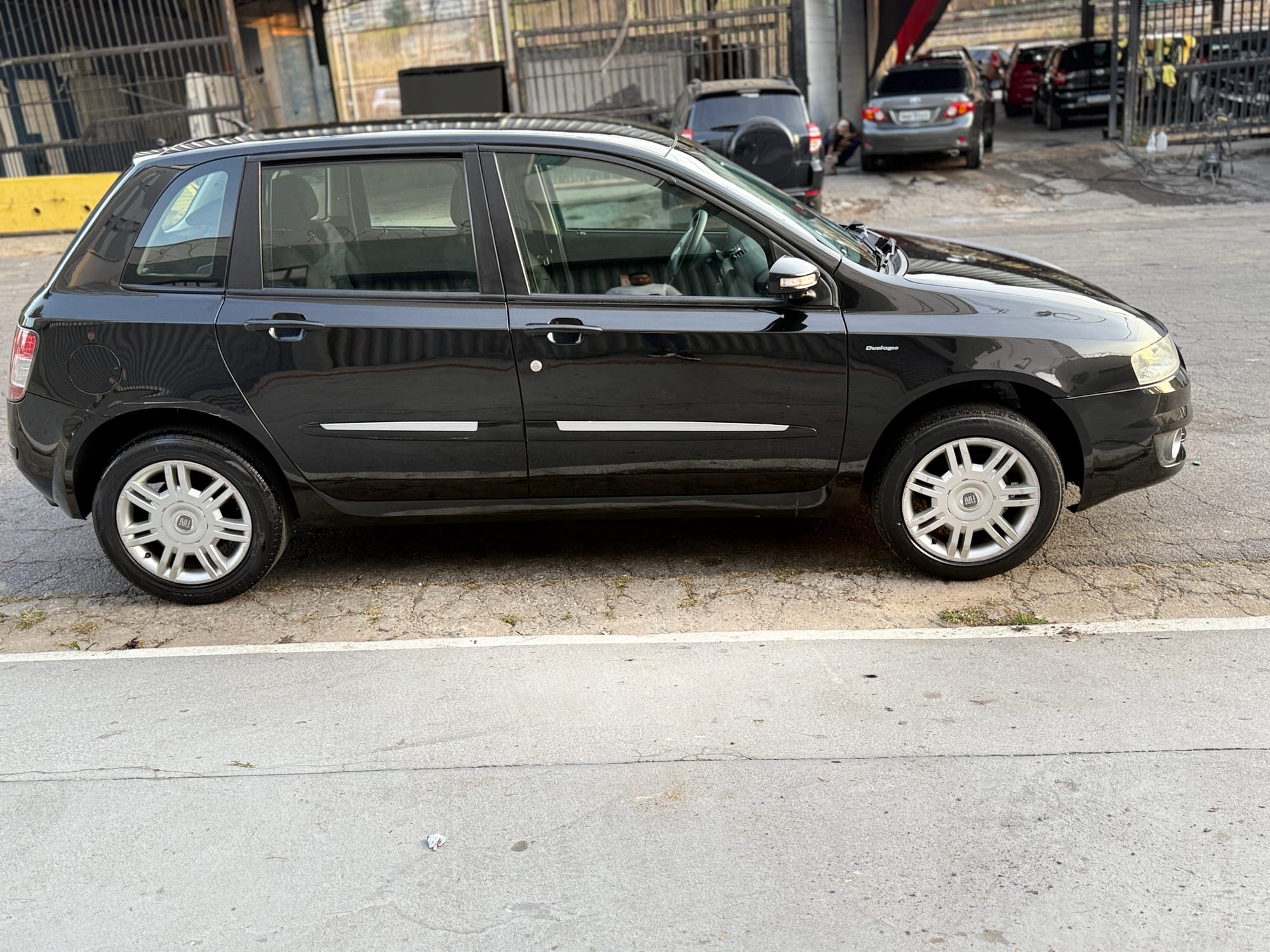 Fiat Stilo 1.8 Attractive Dualogic - 10/11 – Veículo de Procedência, Ótimo custo-beneficio!