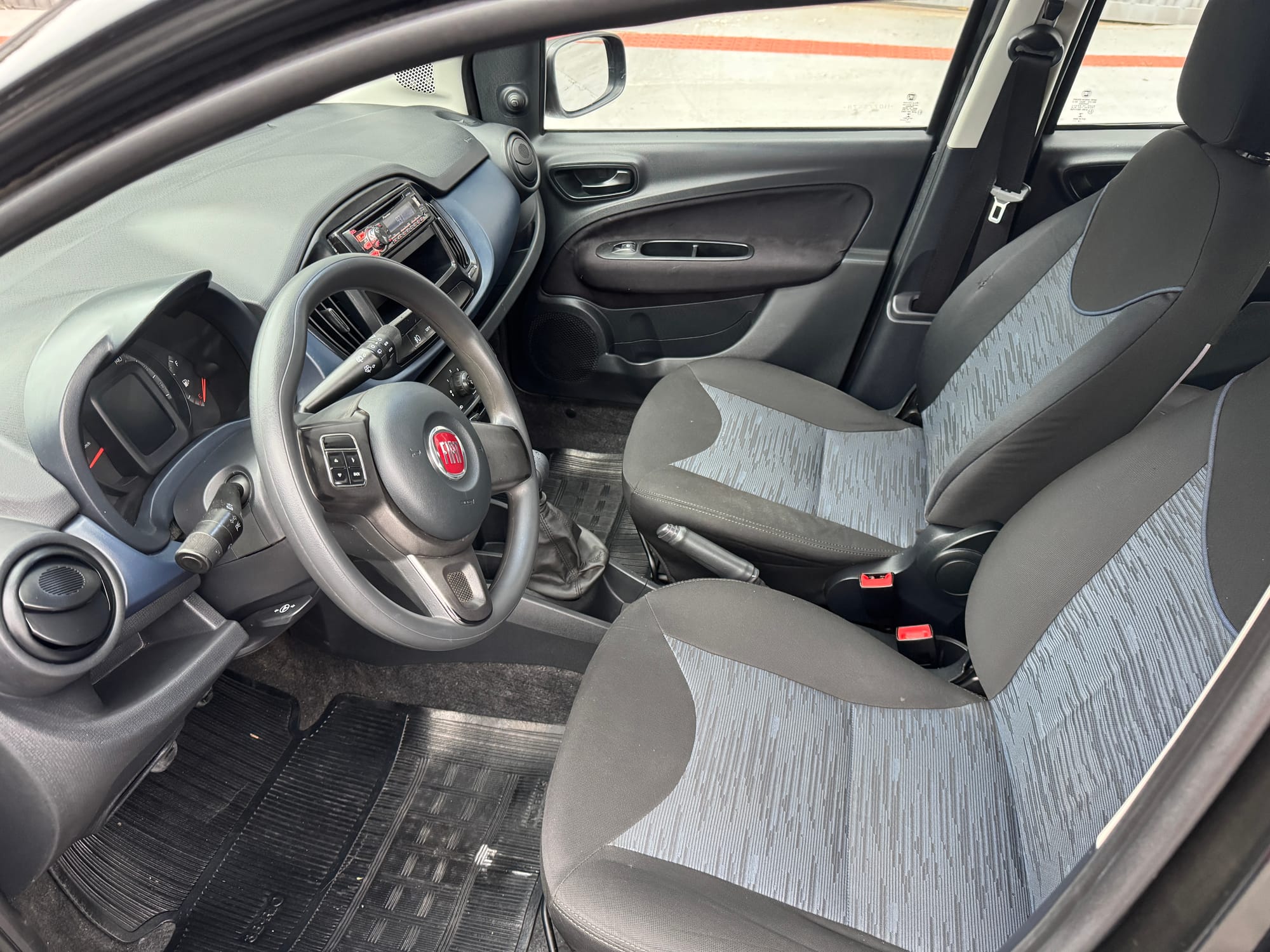 Fiat Uno Attractive 1.0 Flex 2016/2017 – 120.000 km – Preto