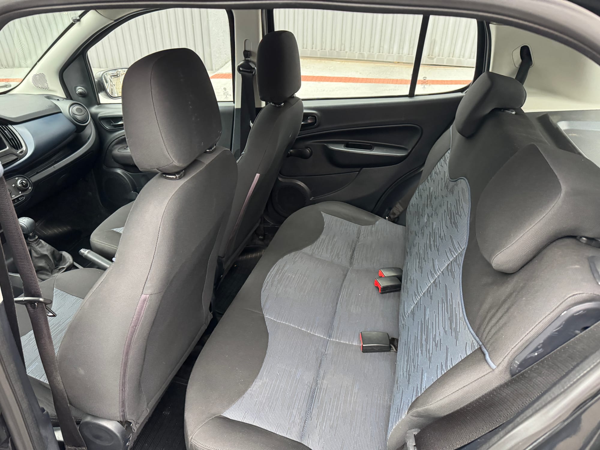 Fiat Uno Attractive 1.0 Flex 2016/2017 – 120.000 km – Preto