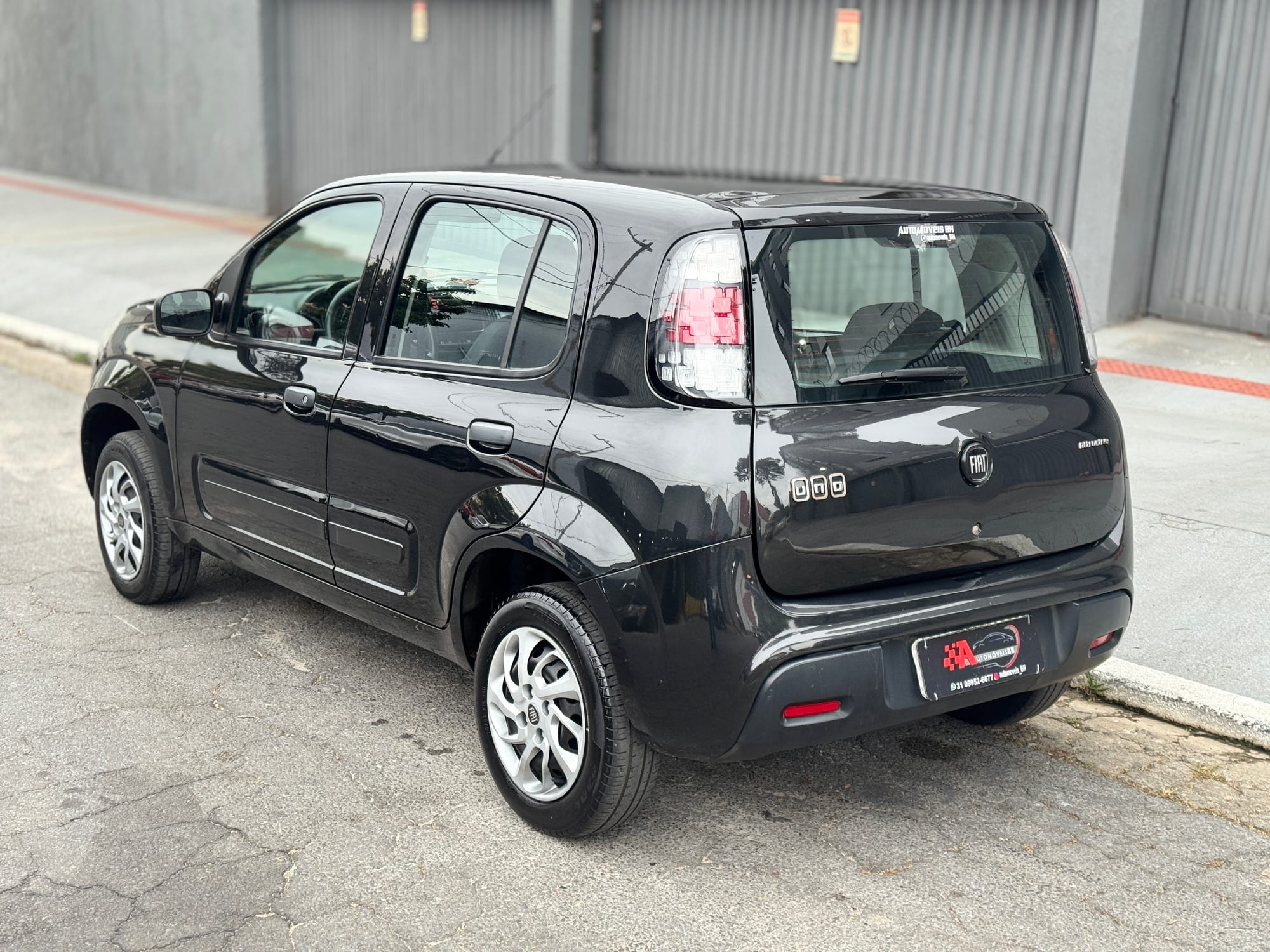 Fiat Uno Attractive 1.0 Flex 2016/2017 – 120.000 km – Preto