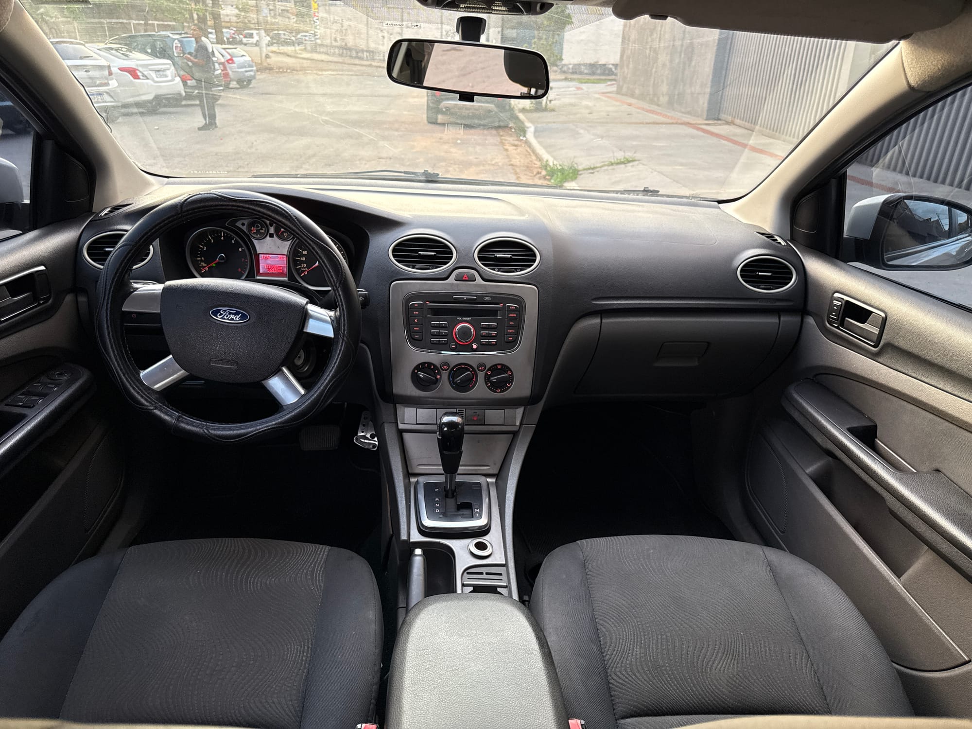 FORD FOCUS 2.0 GLX SEDAN 16V AUTOMÁTICO 10/11 – PRATA