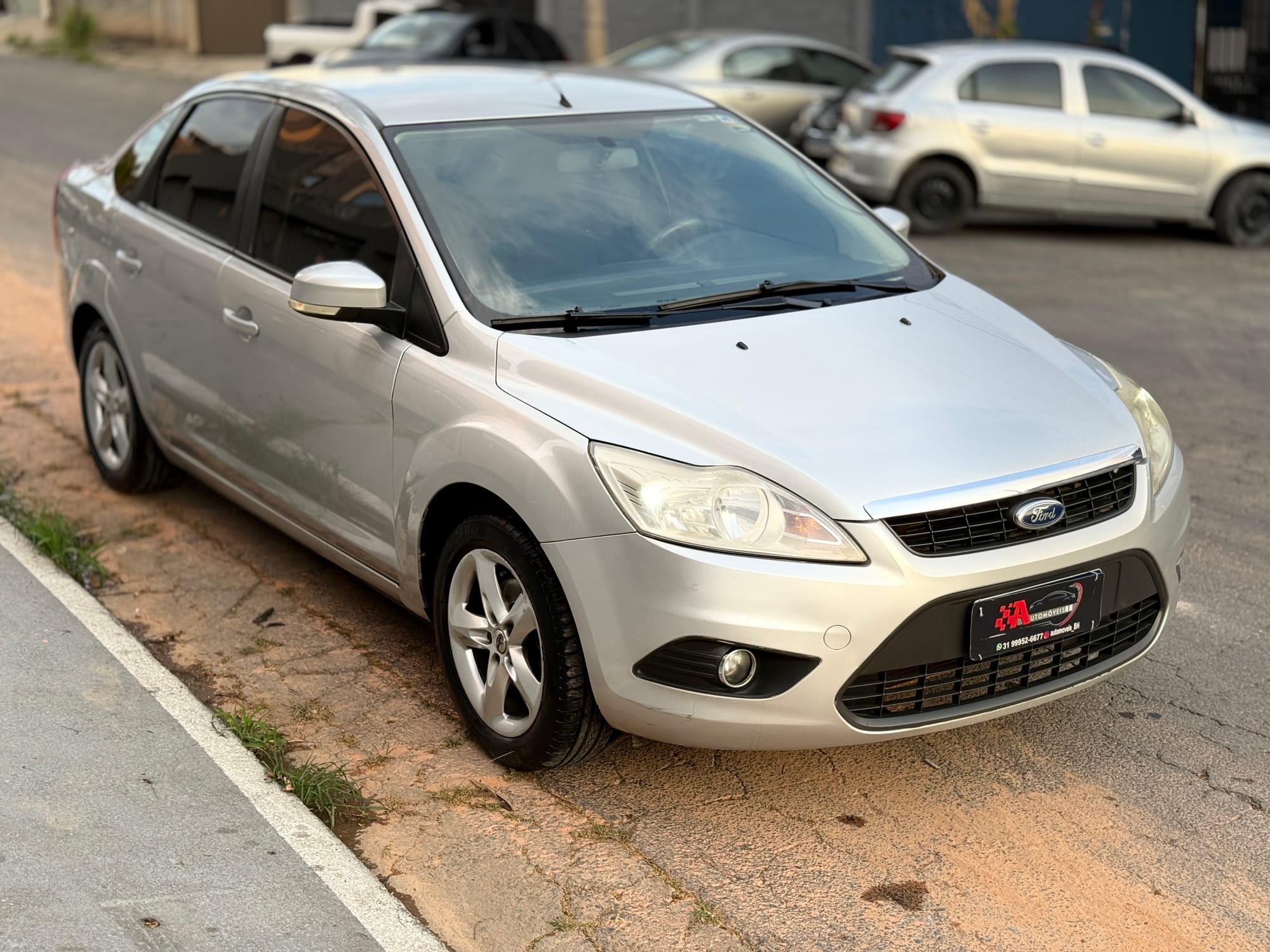 FORD FOCUS 2.0 GLX SEDAN 16V AUTOMÁTICO 10/11 – PRATA