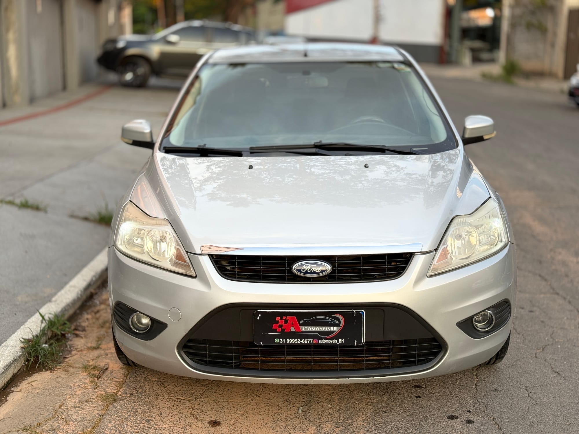 FORD FOCUS 2.0 GLX SEDAN 16V AUTOMÁTICO 10/11 – PRATA