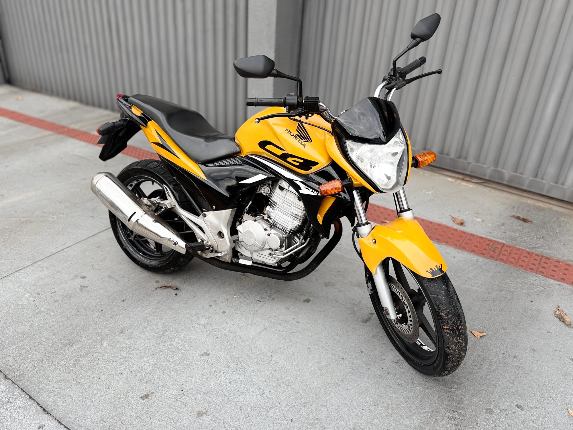 Honda CB300R 2009/2010 – Amarela - 80.000 km rodados