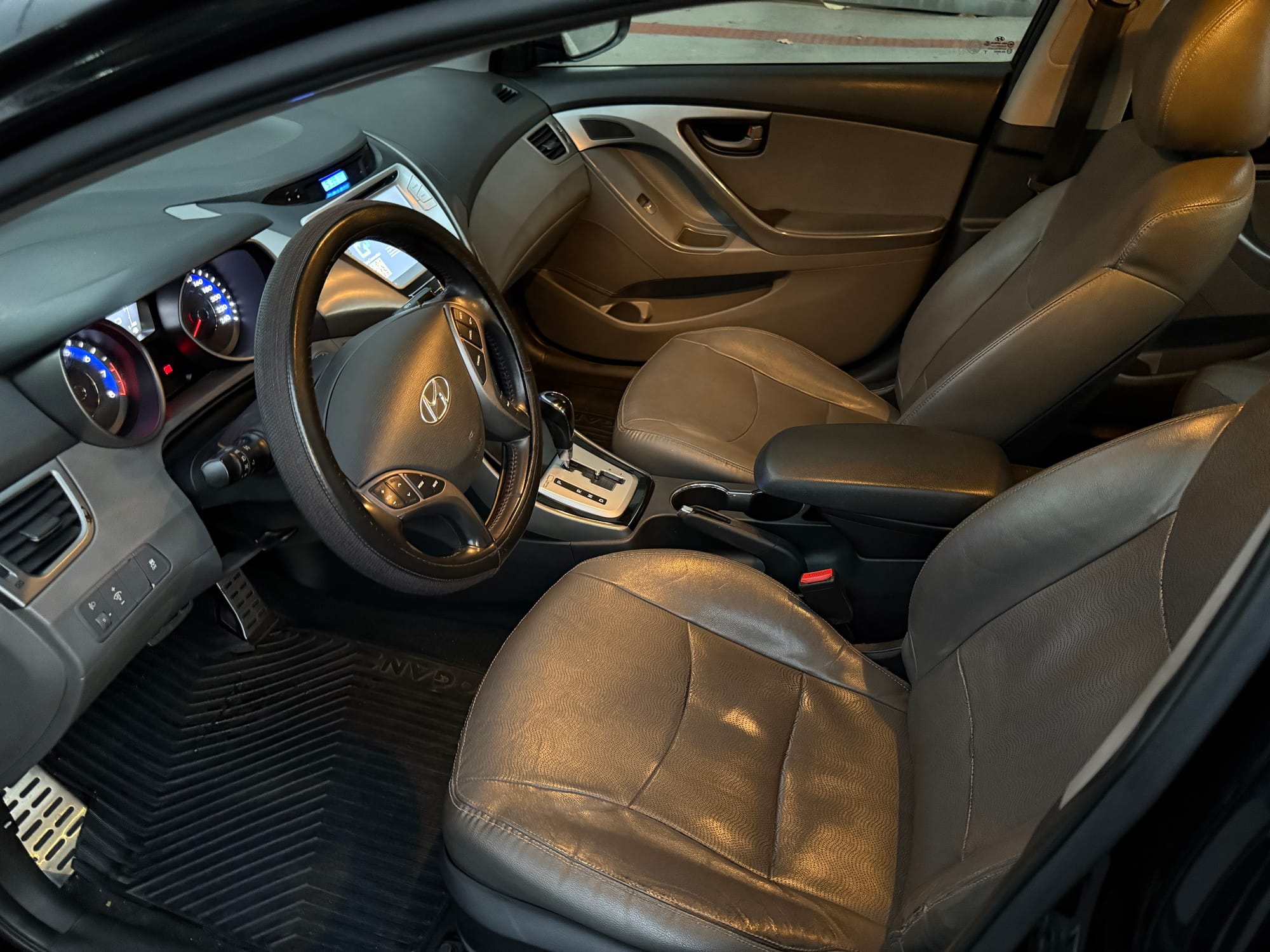 Hyundai Elantra GLS Automático 1.8 – 2011/2012