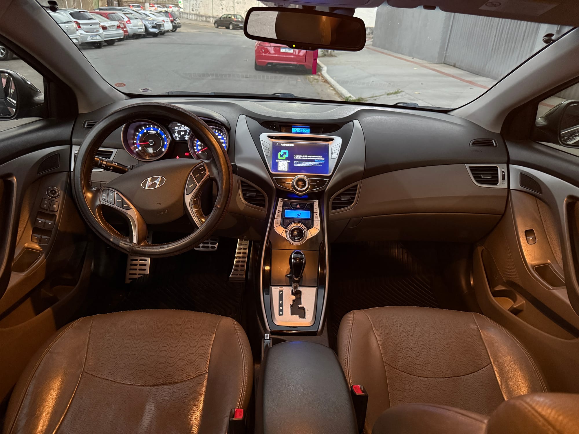 Hyundai Elantra GLS Automático 1.8 – 2011/2012