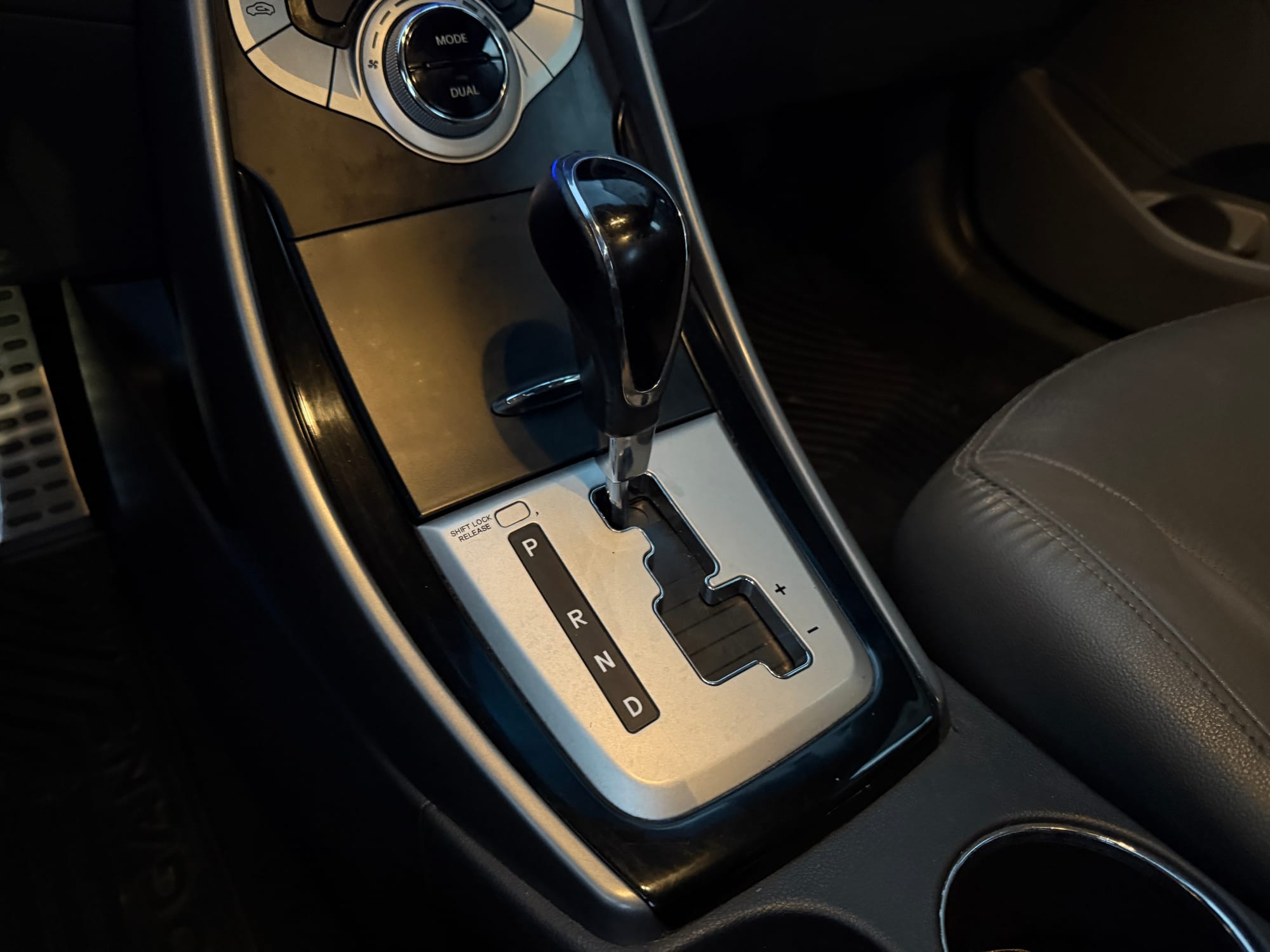 Hyundai Elantra GLS Automático 1.8 – 2011/2012