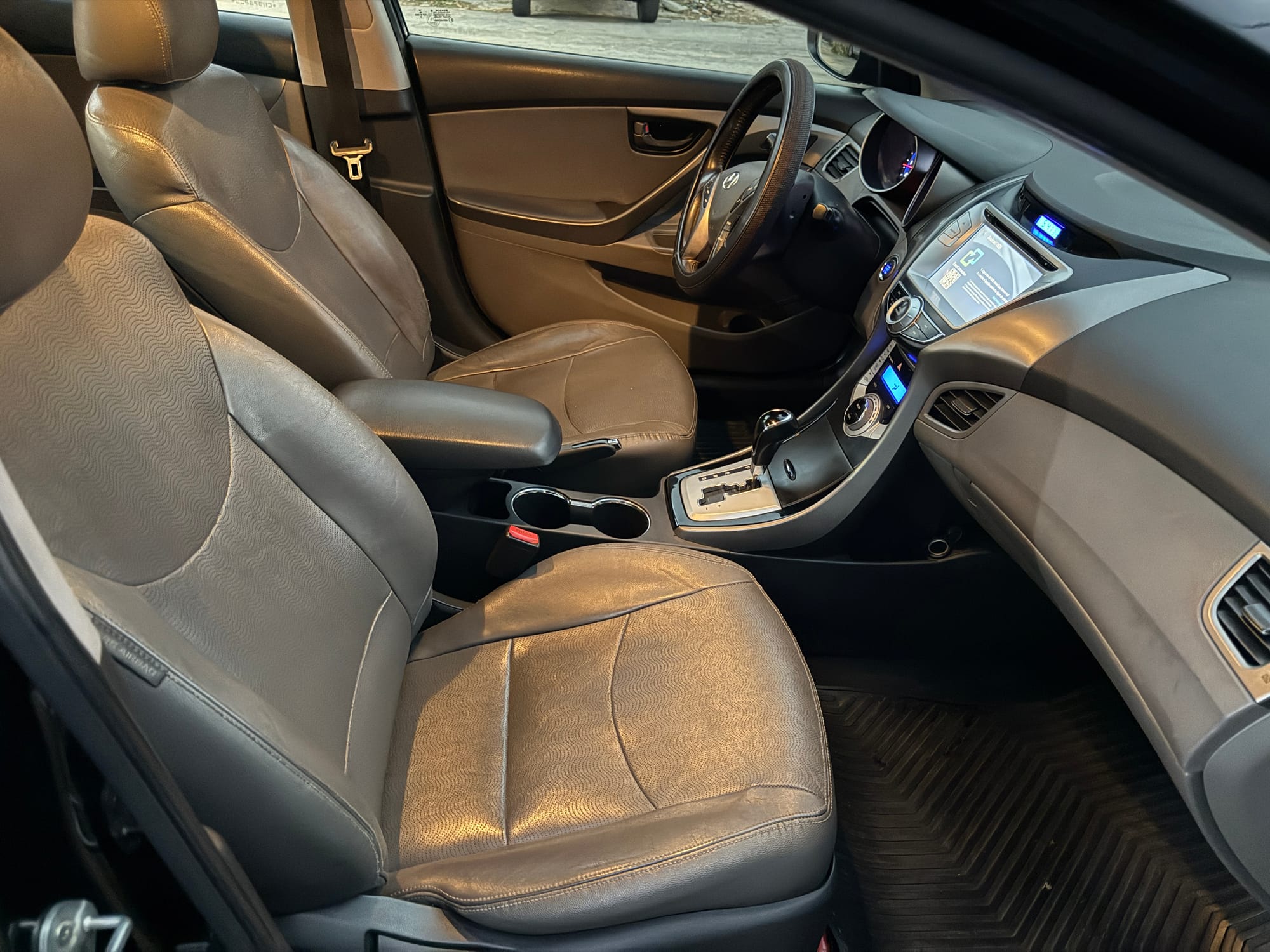 Hyundai Elantra GLS Automático 1.8 – 2011/2012