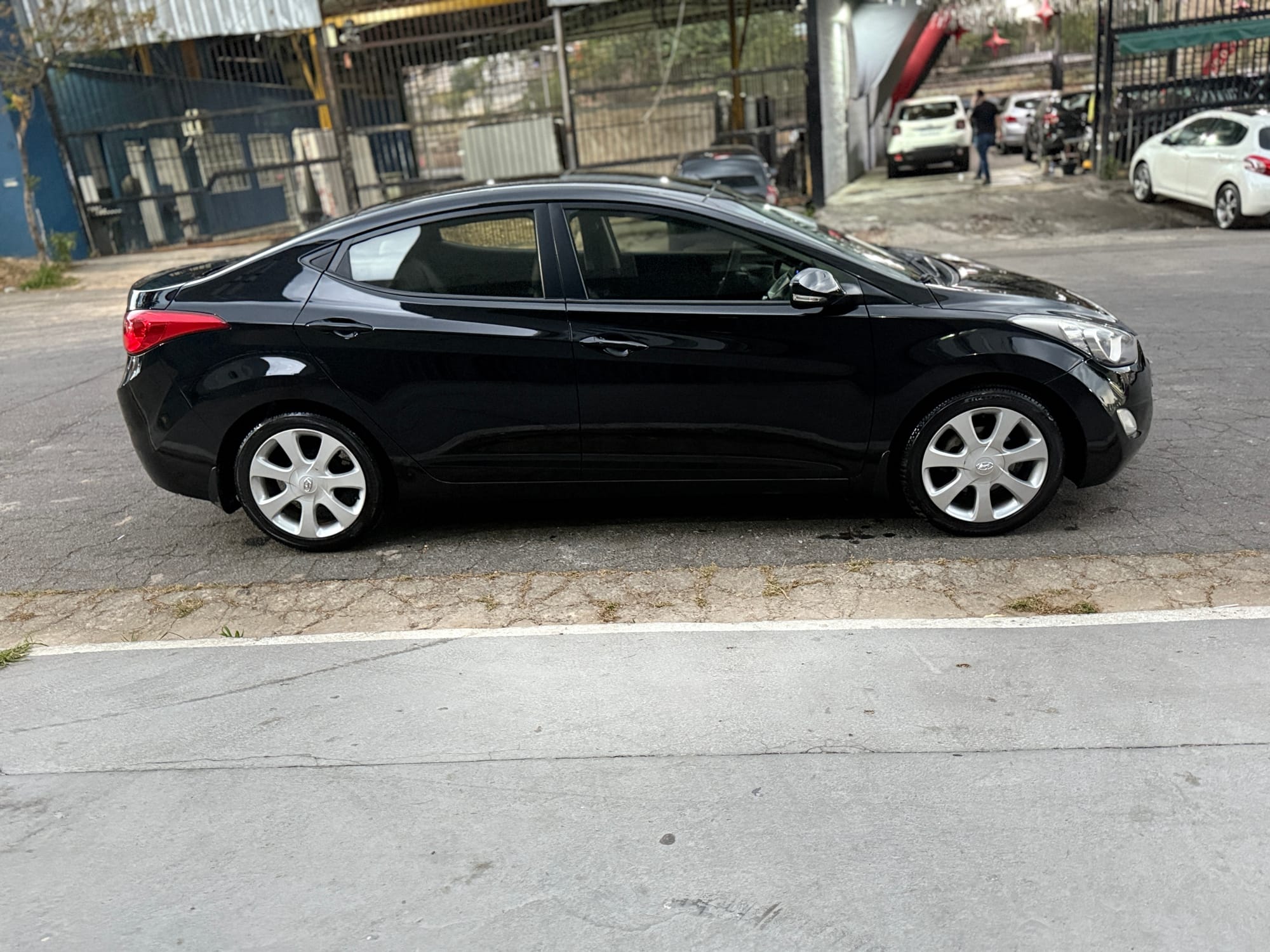 Hyundai Elantra GLS Automático 1.8 – 2011/2012