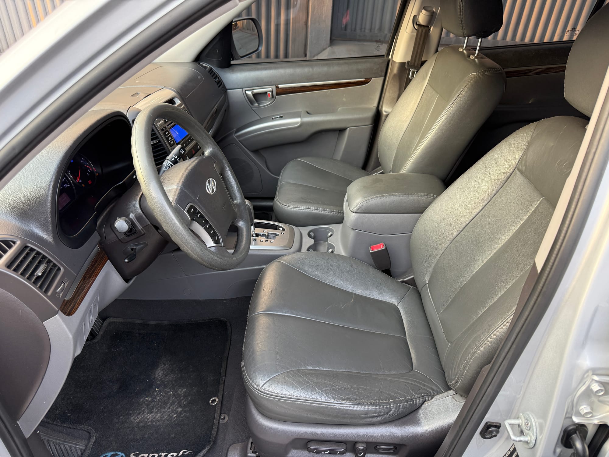 Hyundai Santa Fe 2.4 Automática – 2011/2012 Prata – 120.000 km