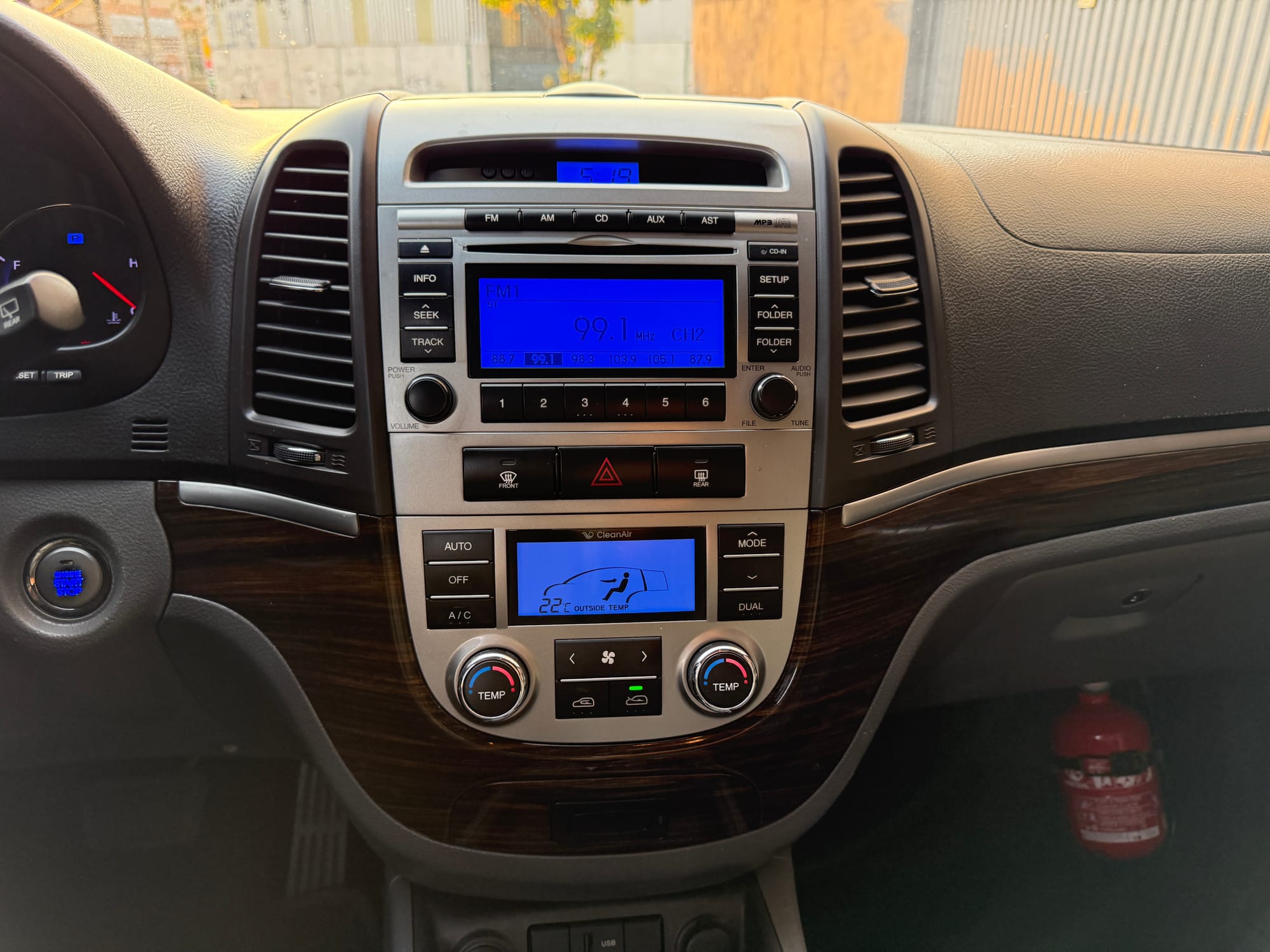 Hyundai Santa Fe 2.4 Automática – 2011/2012 Prata – 120.000 km