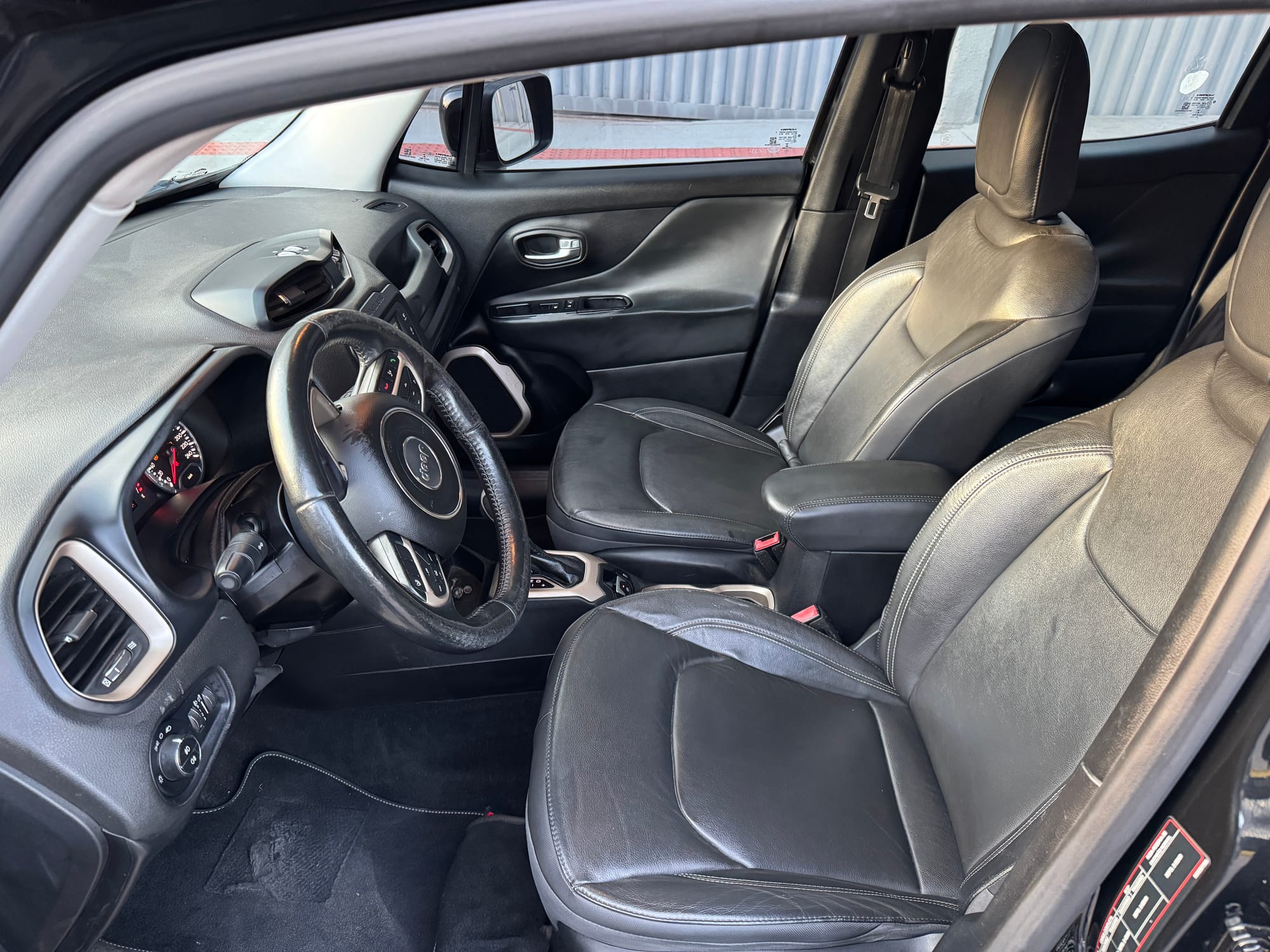 Jeep Renegade Longitude 1.8 4x2 Flex Automático 2015/2016 100.000 km | Cor preto | Oportunidade única