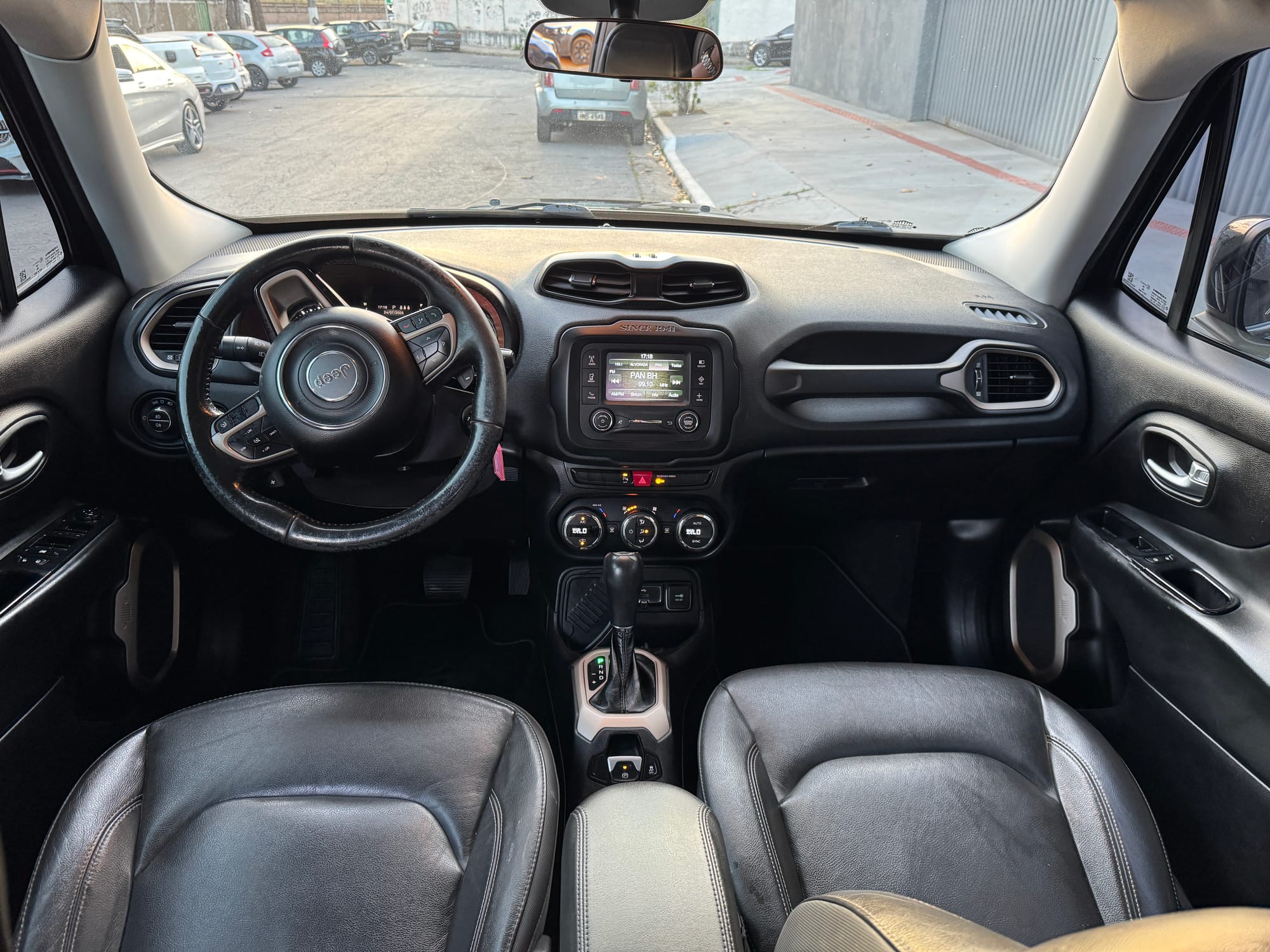 Jeep Renegade Longitude 1.8 4x2 Flex Automático 2015/2016 100.000 km | Cor preto | Oportunidade única