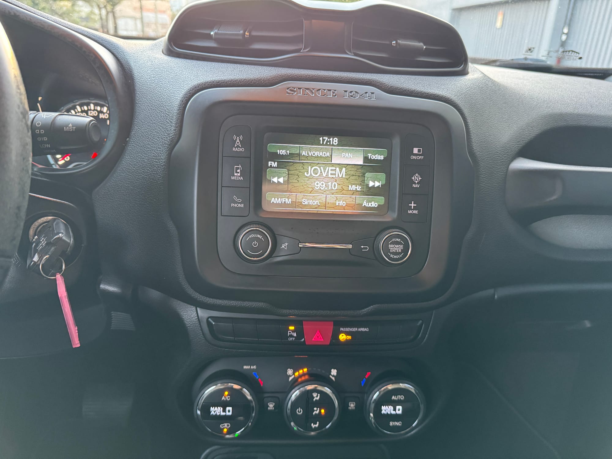 Jeep Renegade Longitude 1.8 4x2 Flex Automático 2015/2016 100.000 km | Cor preto | Oportunidade única