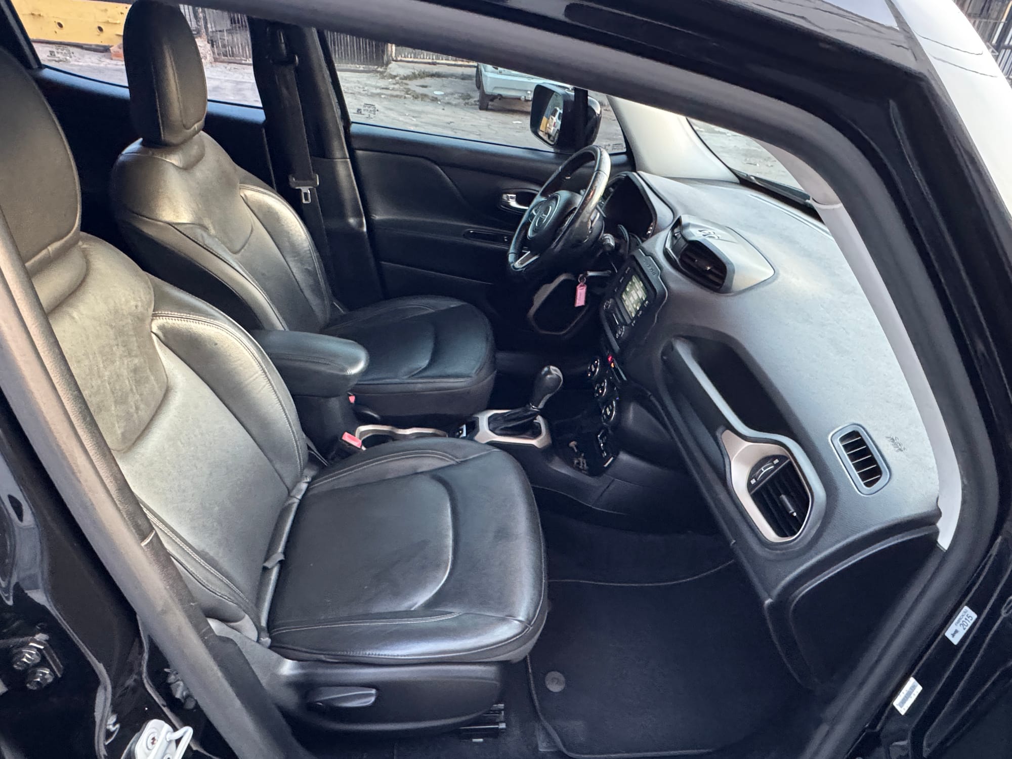 Jeep Renegade Longitude 1.8 4x2 Flex Automático 2015/2016 100.000 km | Cor preto | Oportunidade única