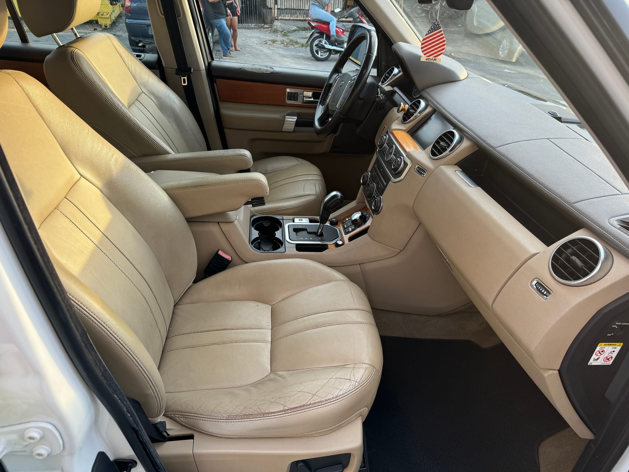 Land Rover Discovery 4 HSE 3.0 SDV6 4x4 Diesel Automática 2011 – Luxo, Potência e Robustez!