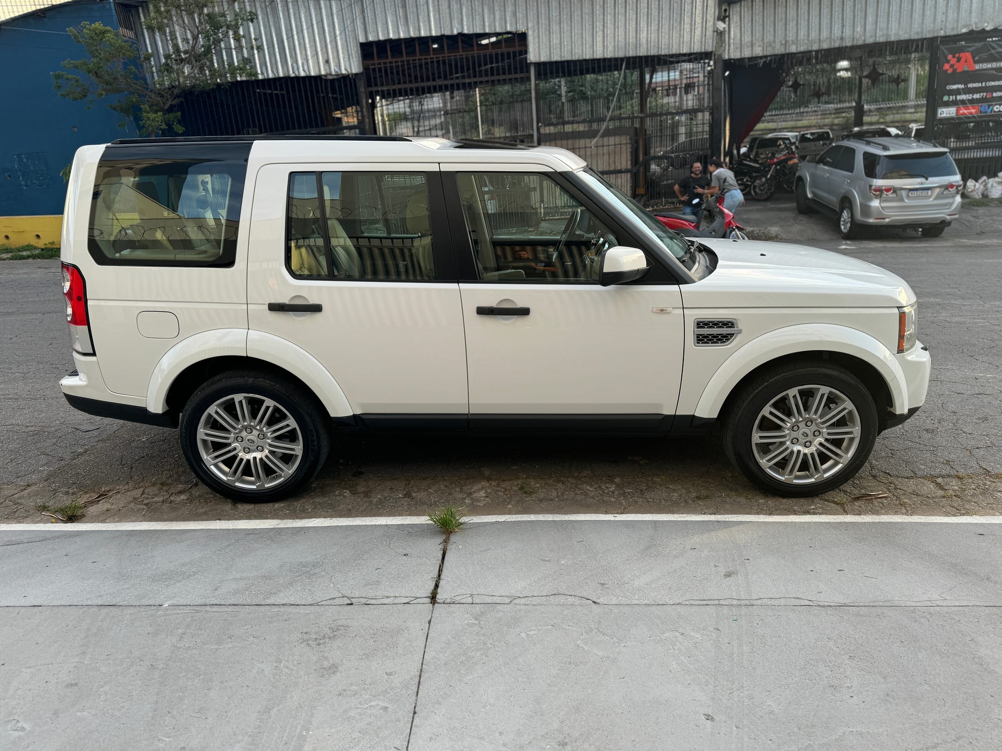 Land Rover Discovery 4 HSE 3.0 SDV6 4x4 Diesel Automática 2011 – Luxo, Potência e Robustez!