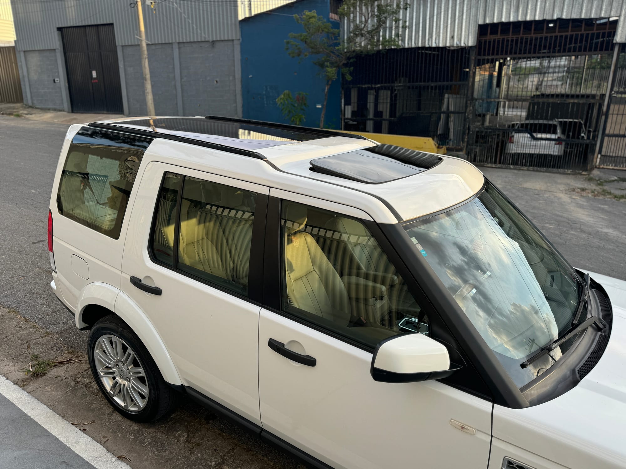 Land Rover Discovery 4 HSE 3.0 SDV6 4x4 Diesel Automática 2011 – Luxo, Potência e Robustez!