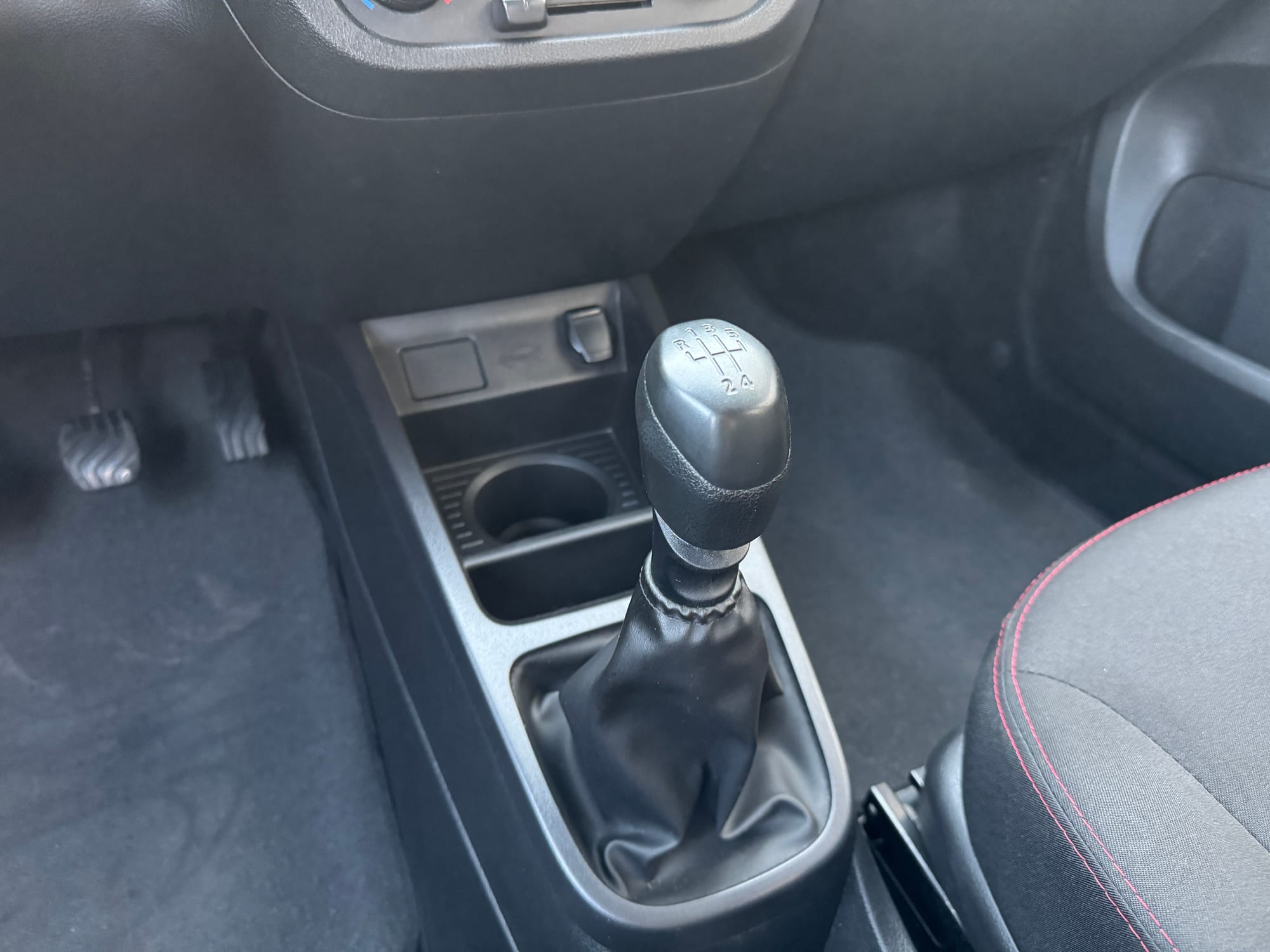 Renault Kwid Zen 1.0 Flex 2023/2024 Abaixo da Tabela FIPE – Oportunidade Imperdível!