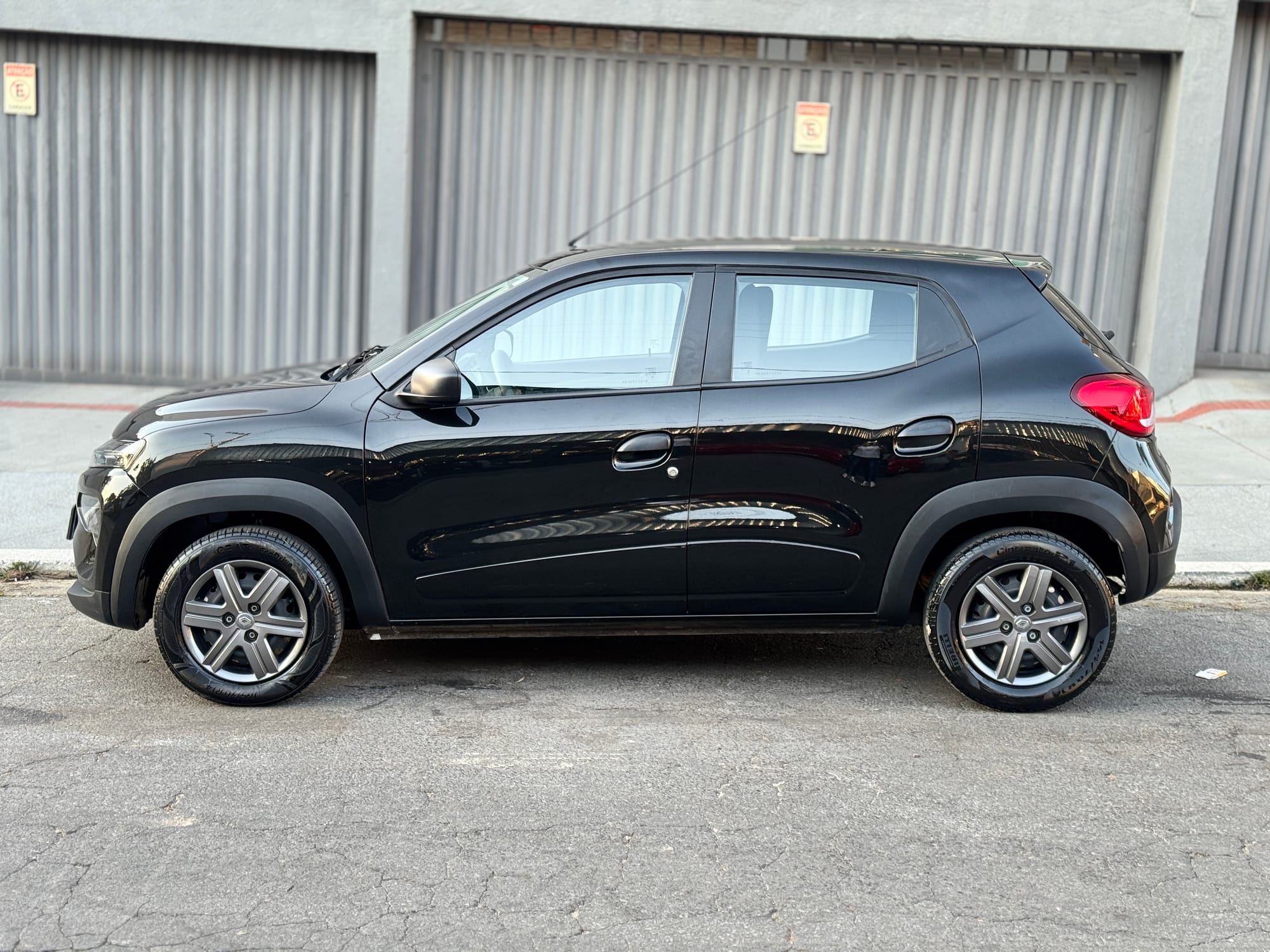 Renault Kwid Zen 1.0 Flex 2023/2024 Abaixo da Tabela FIPE – Oportunidade Imperdível!